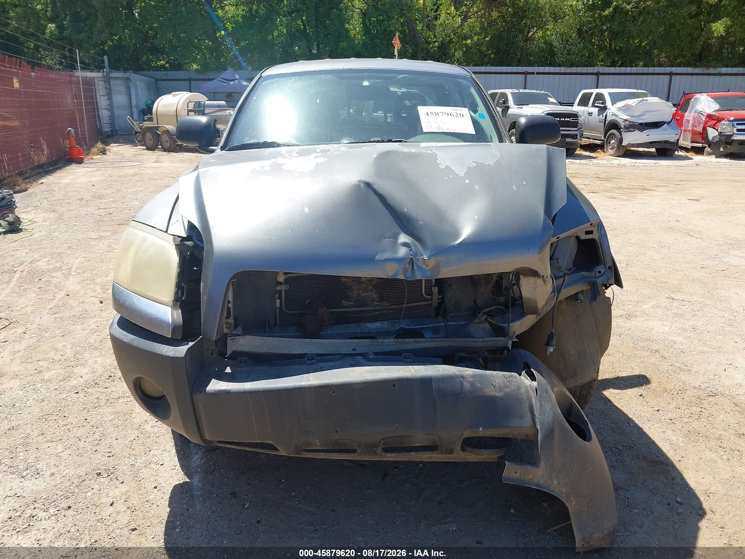 2006 Mitsubishi Raider Duro Cross V8 Gray vin: 1Z7HC38NX6S567880