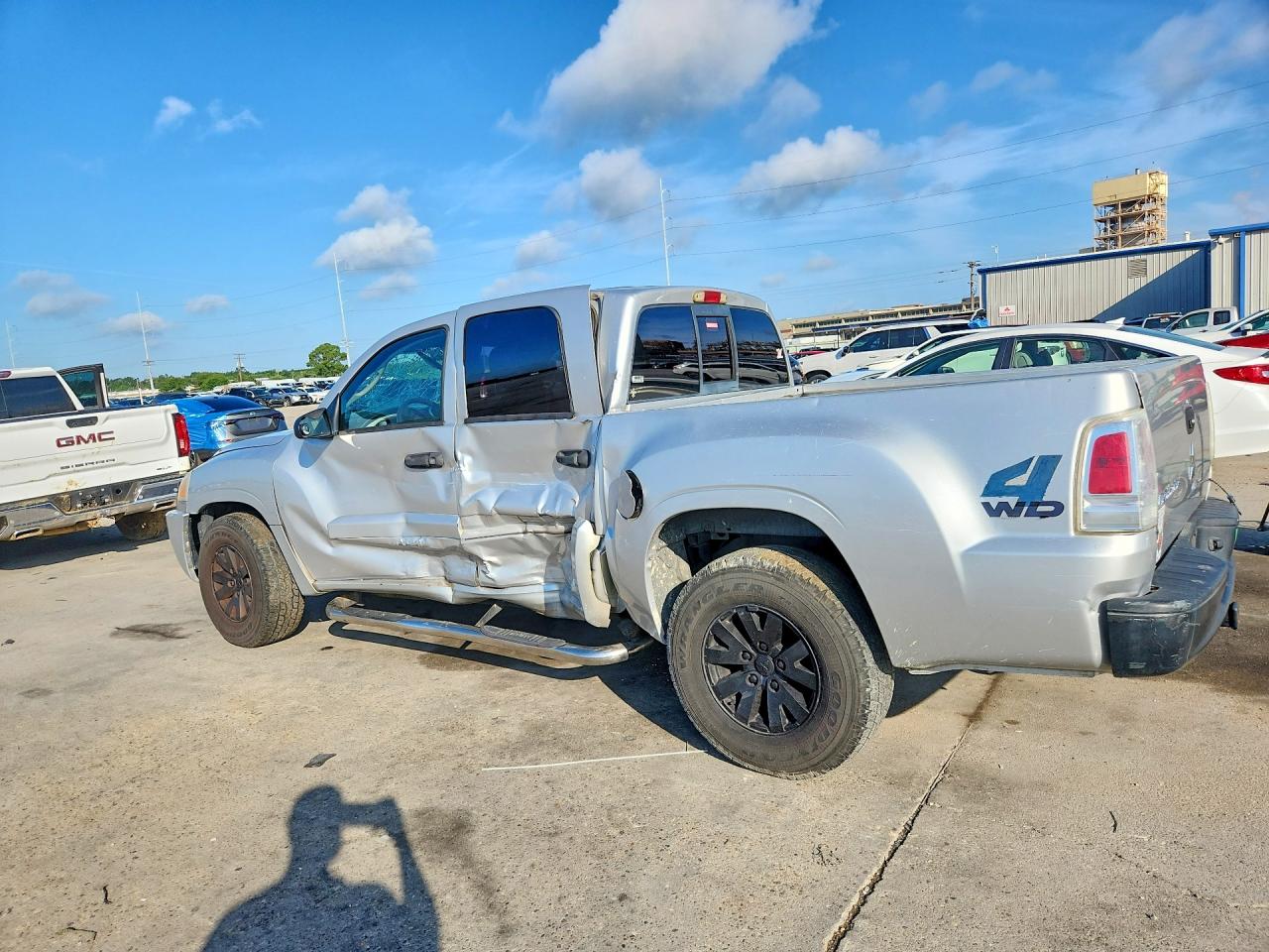 2008 Mitsubishi Raider Ls Silver vin: 1Z7HT28K28S588483