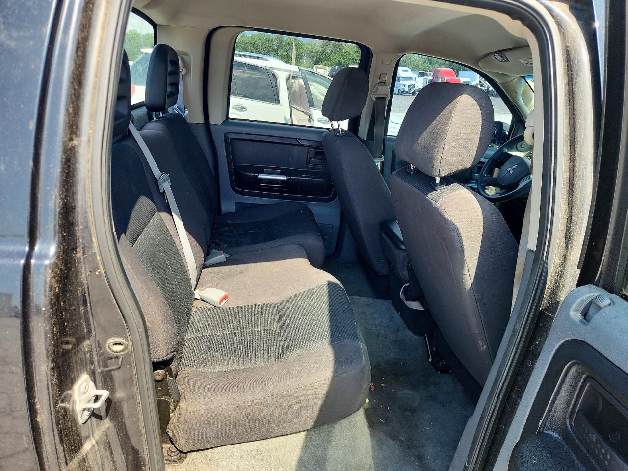 2007 Mitsubishi Raider Ls Black vin: 1Z7HT28P67S176366