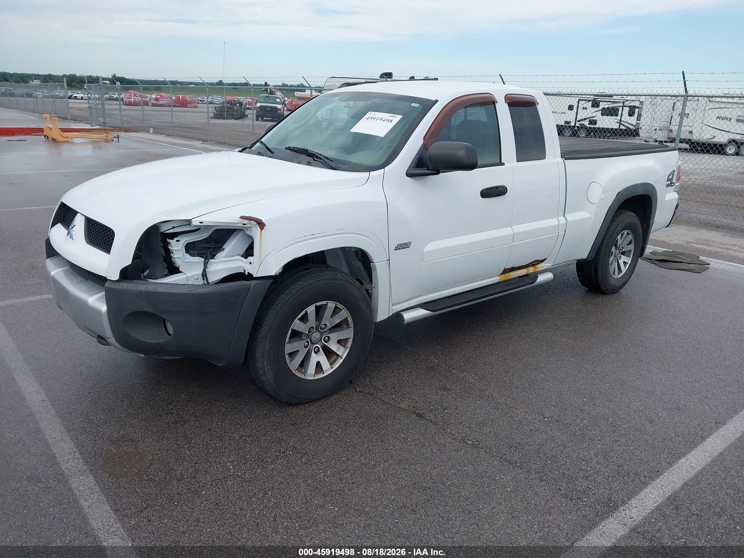2006 Mitsubishi Raider Duro Cross V8 White vin: 1Z7HT32N66S529393