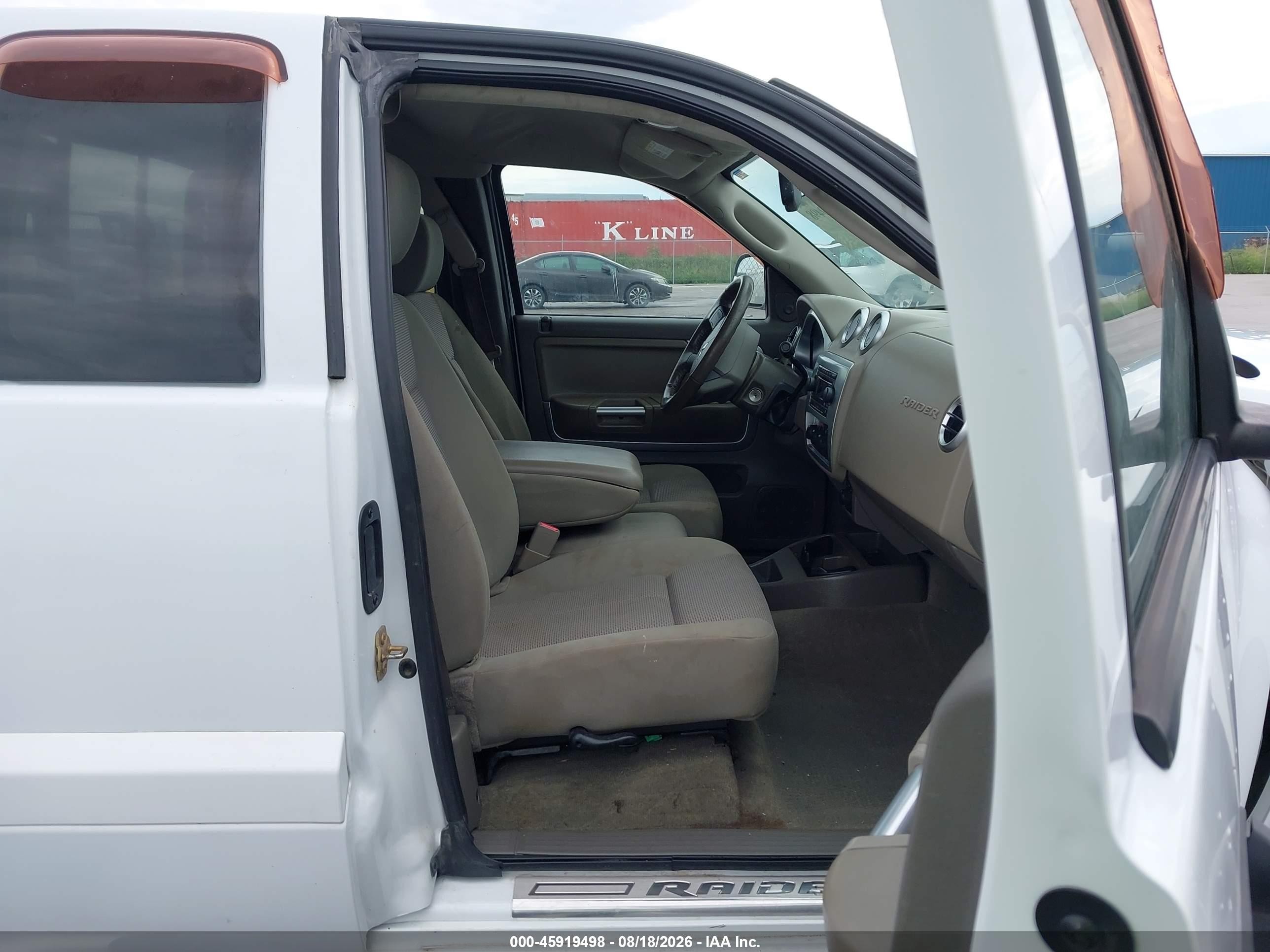 2006 Mitsubishi Raider Duro Cross V8 White vin: 1Z7HT32N66S529393