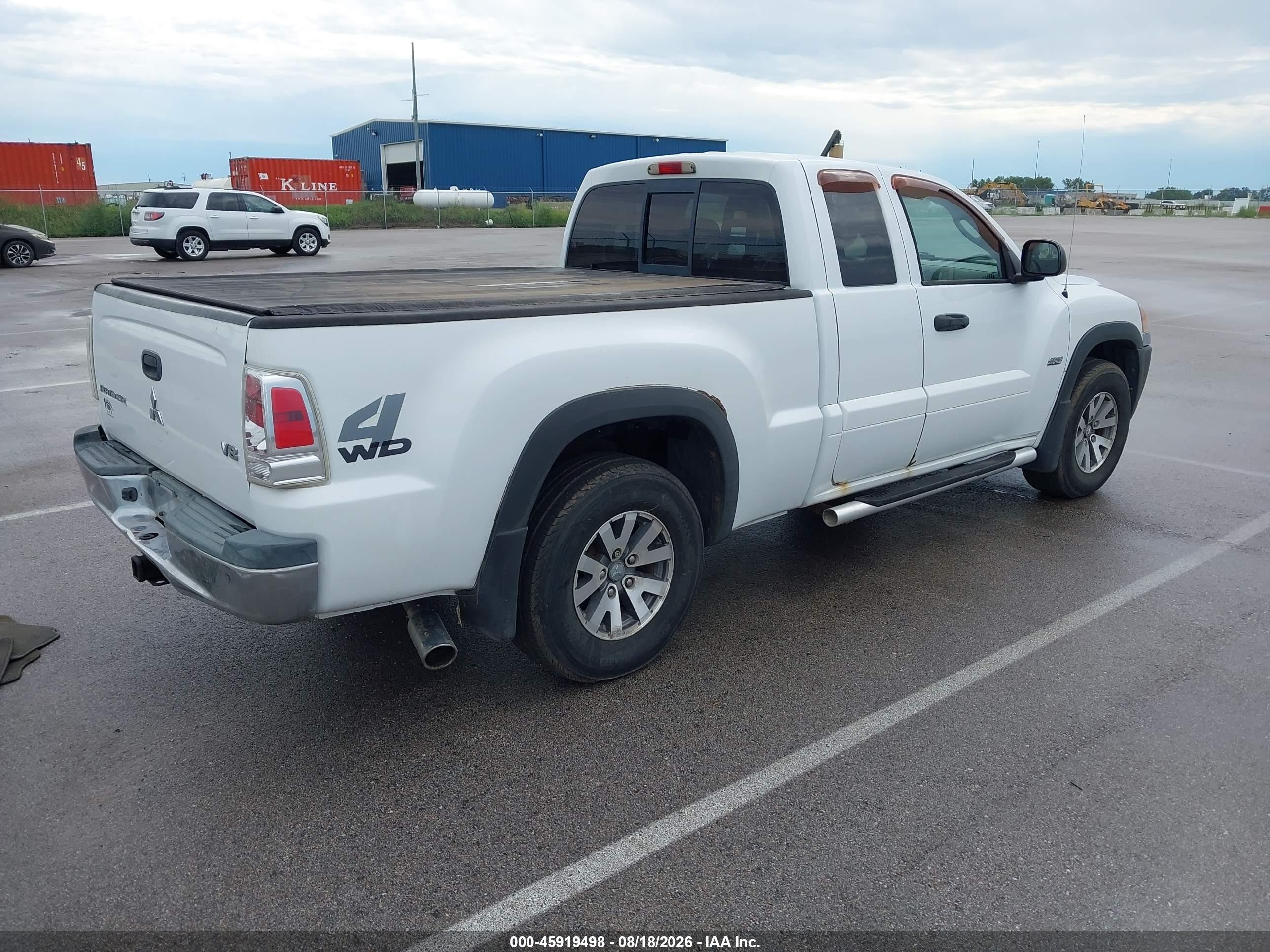2006 Mitsubishi Raider Duro Cross V8 White vin: 1Z7HT32N66S529393