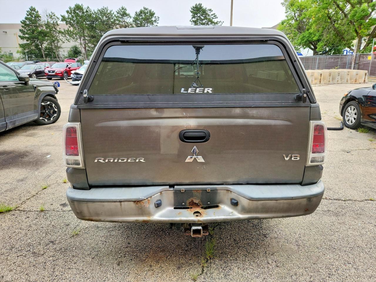 2006 Mitsubishi Raider Durocross Gray vin: 1Z7HT32N66S540717