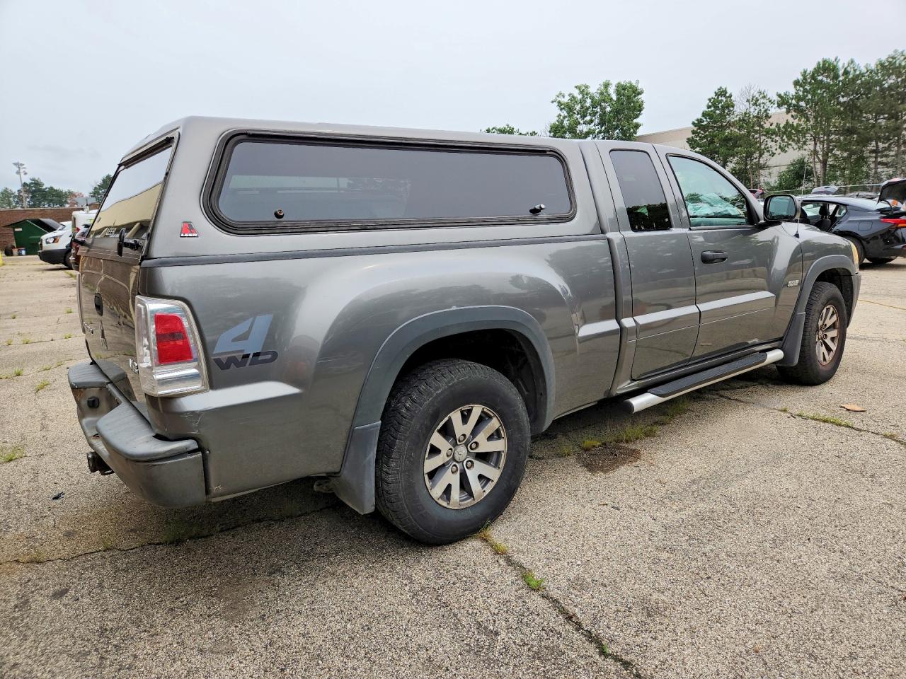 2006 Mitsubishi Raider Durocross Gray vin: 1Z7HT32N66S540717