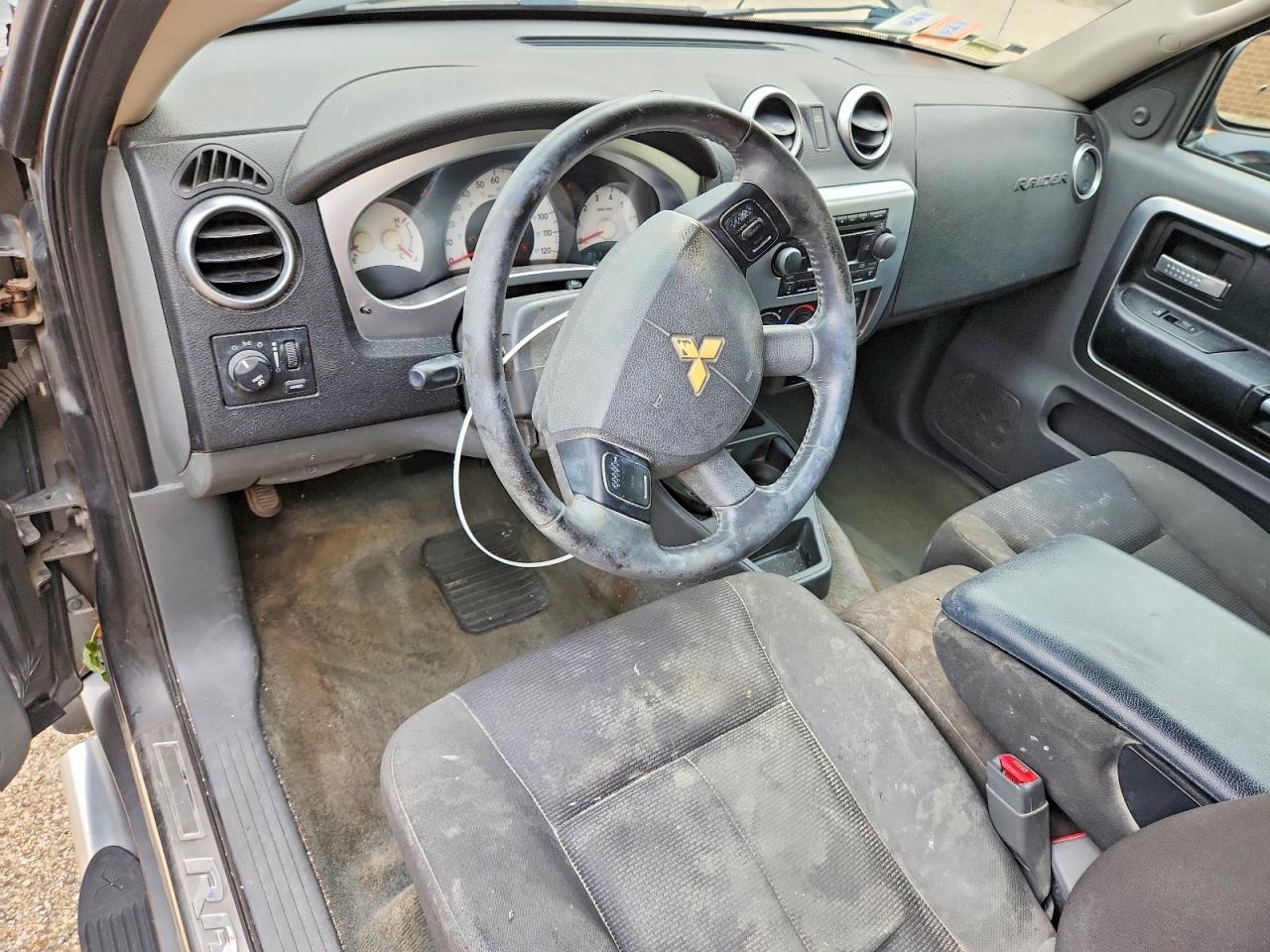 2006 Mitsubishi Raider Durocross Gray vin: 1Z7HT32N66S540717