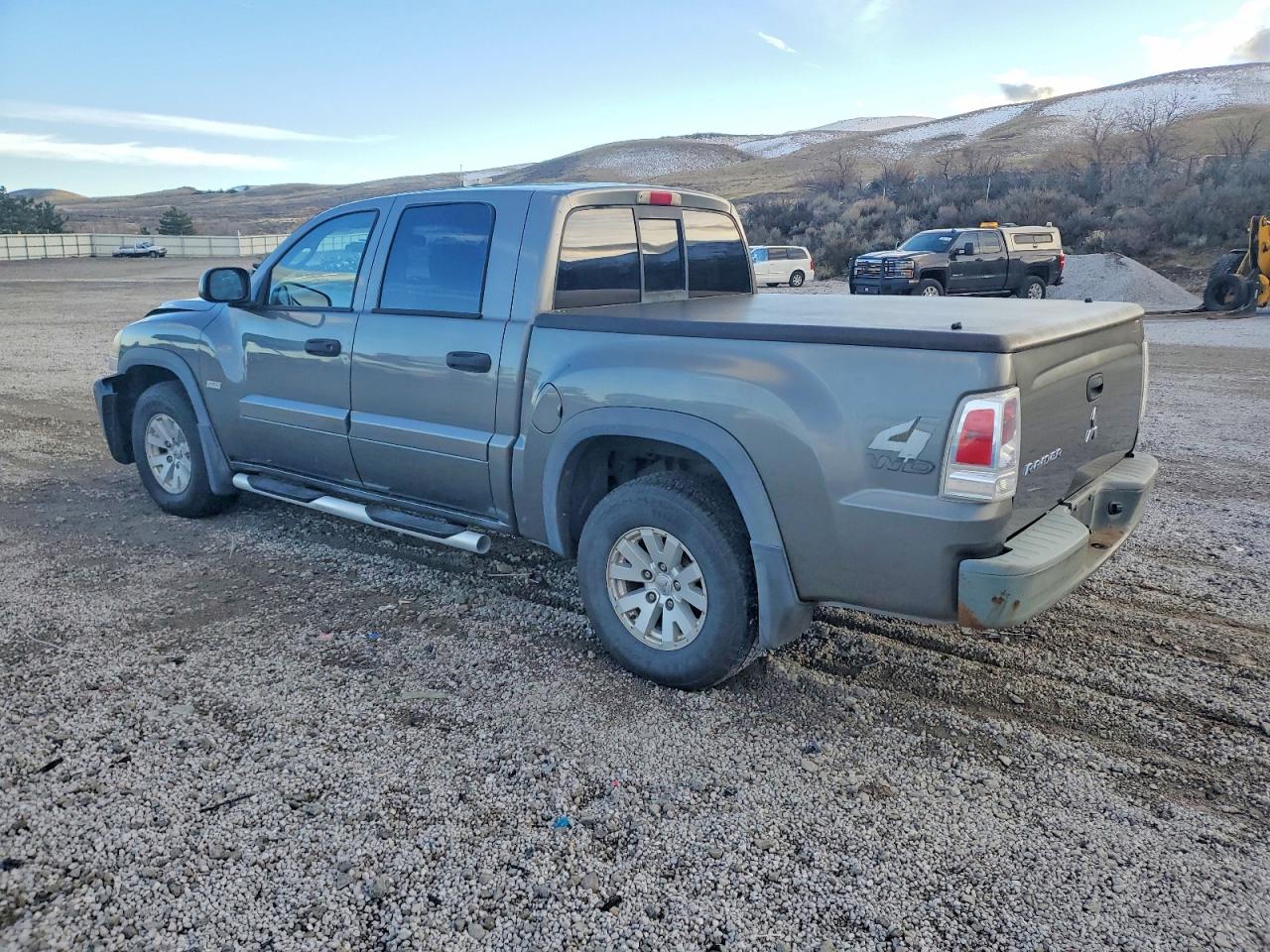 2006 Mitsubishi Raider Gray vin: 1Z7HT38K36S543040