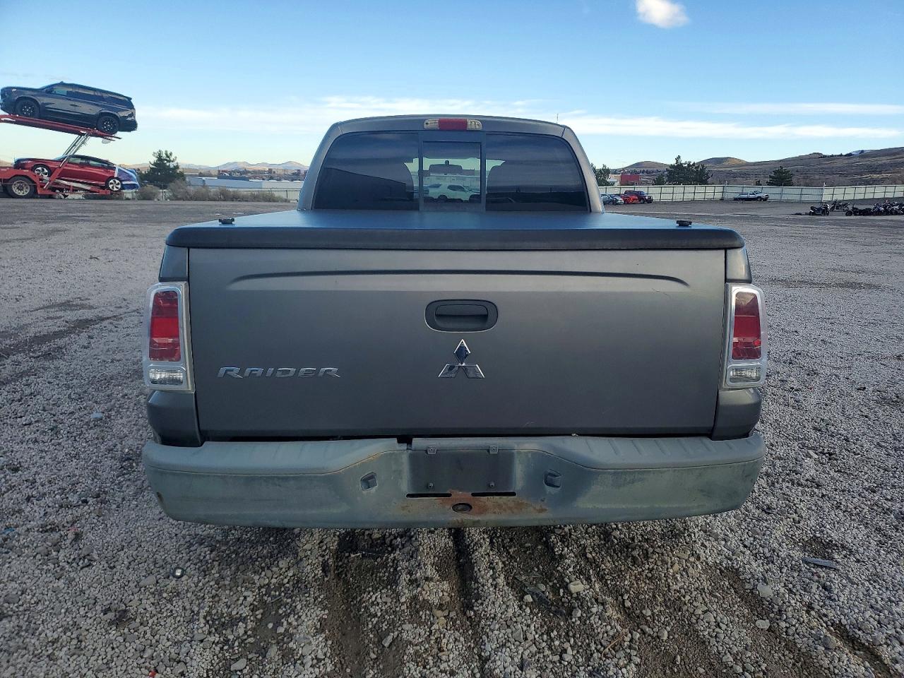 2006 Mitsubishi Raider Gray vin: 1Z7HT38K36S543040