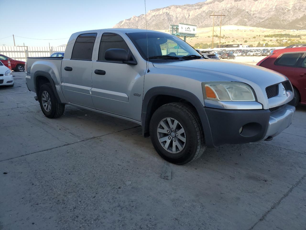 2006 Mitsubishi Raider Durocross Silver vin: 1Z7HT38N46S543185