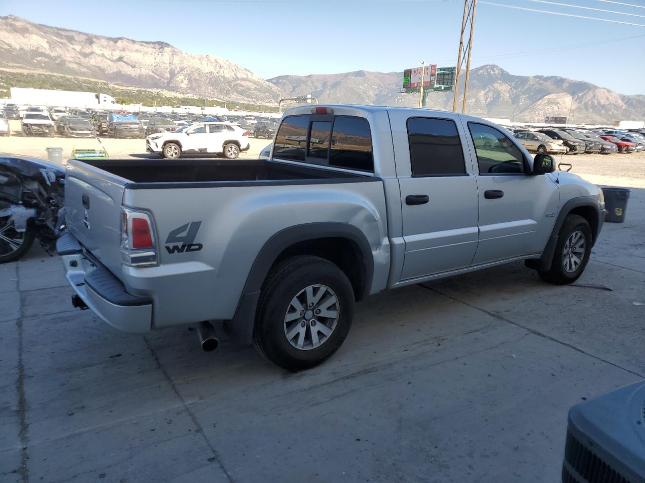 2006 Mitsubishi Raider Durocross Silver vin: 1Z7HT38N46S543185