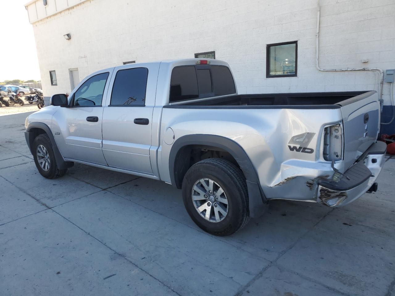 2006 Mitsubishi Raider Durocross Silver vin: 1Z7HT38N46S543185
