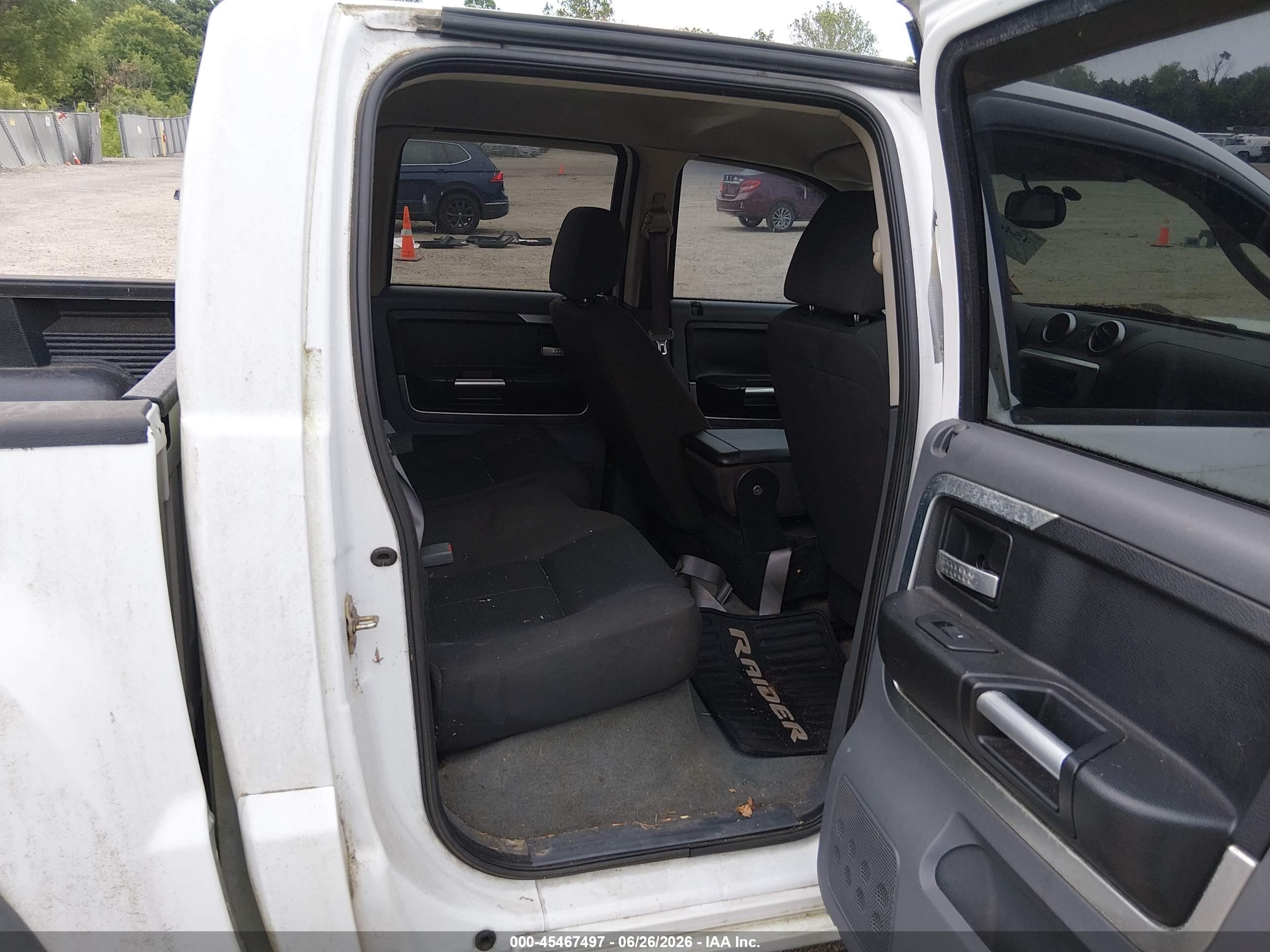2006 Mitsubishi Raider Duro Cross V8 White vin: 1Z7HT38N86S501134