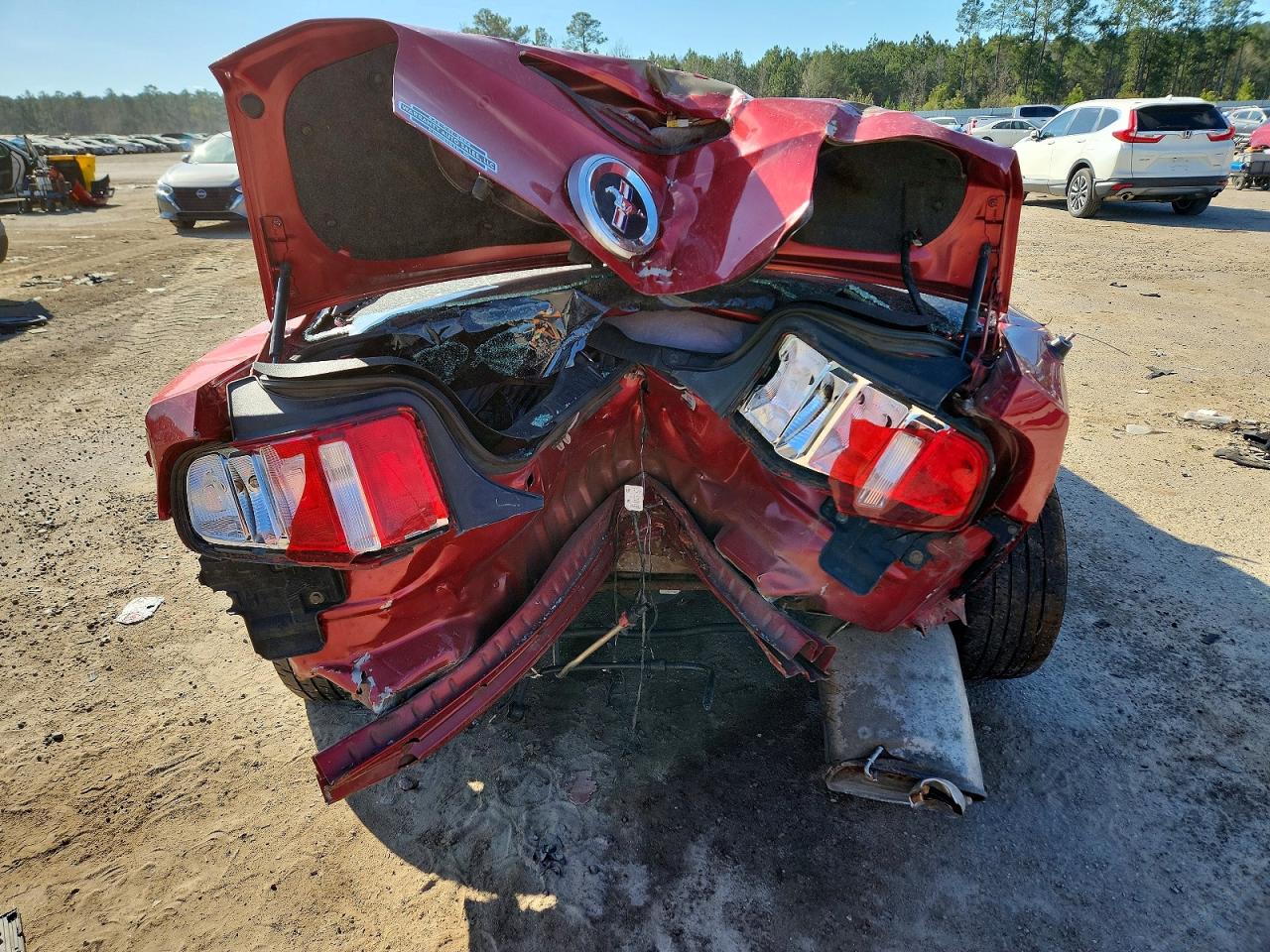 2011 Ford Mustang Red vin: 1ZVBP8AM0B5135874