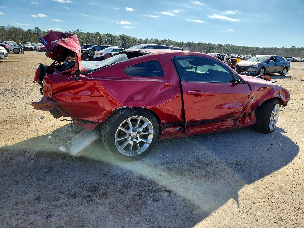 2011 Ford Mustang Red vin: 1ZVBP8AM0B5135874