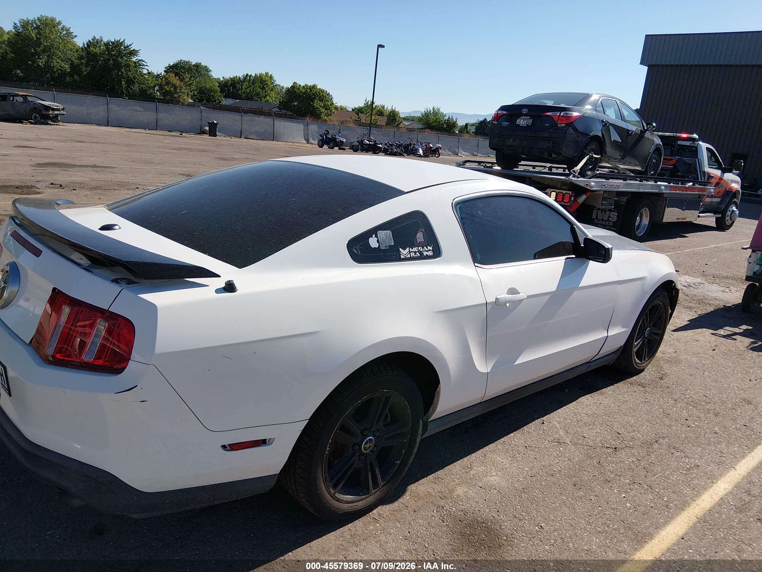 2011 Ford Mustang V6 Premium White vin: 1ZVBP8AM0B5137110