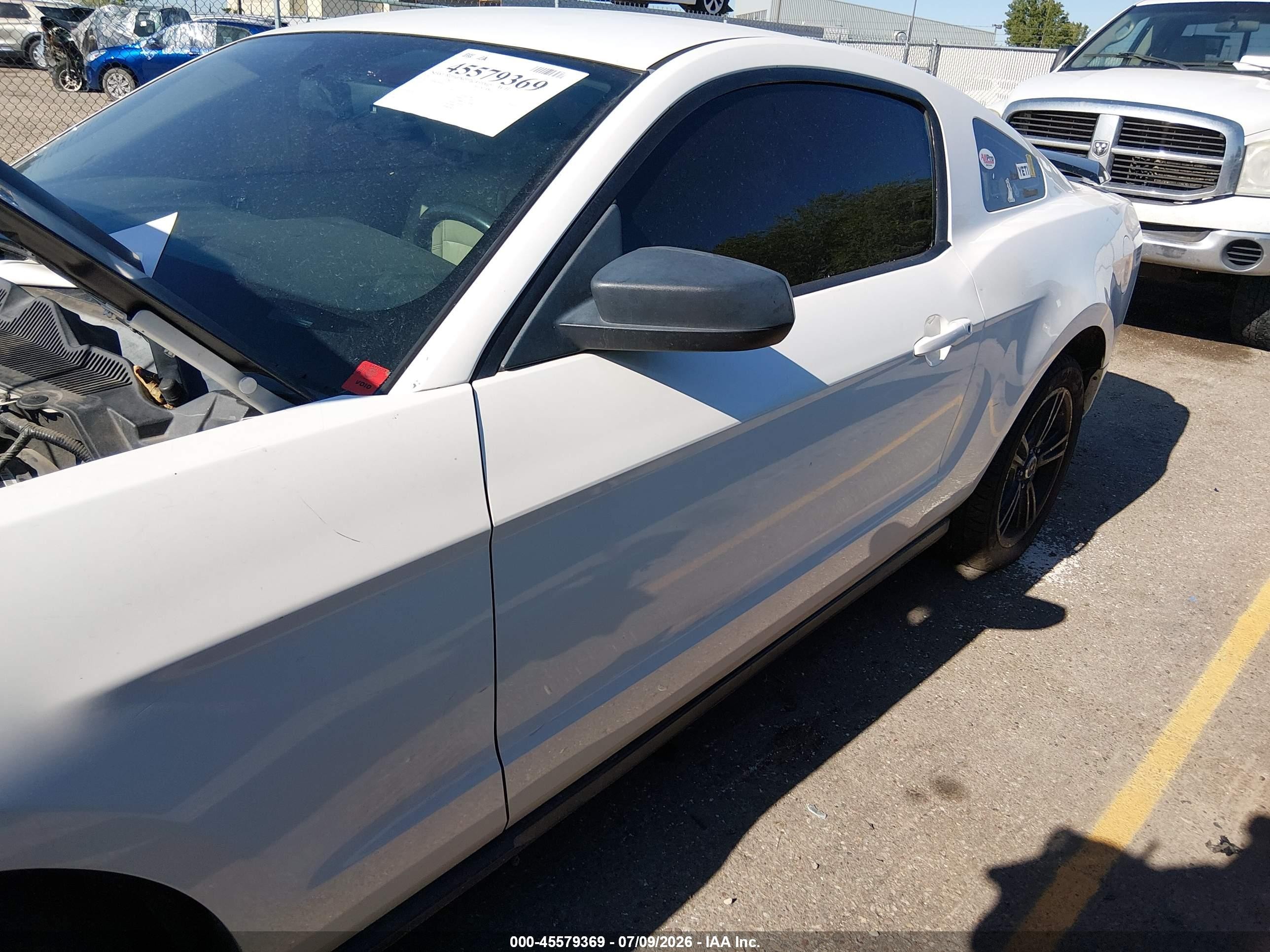 2011 Ford Mustang V6 Premium White vin: 1ZVBP8AM0B5137110