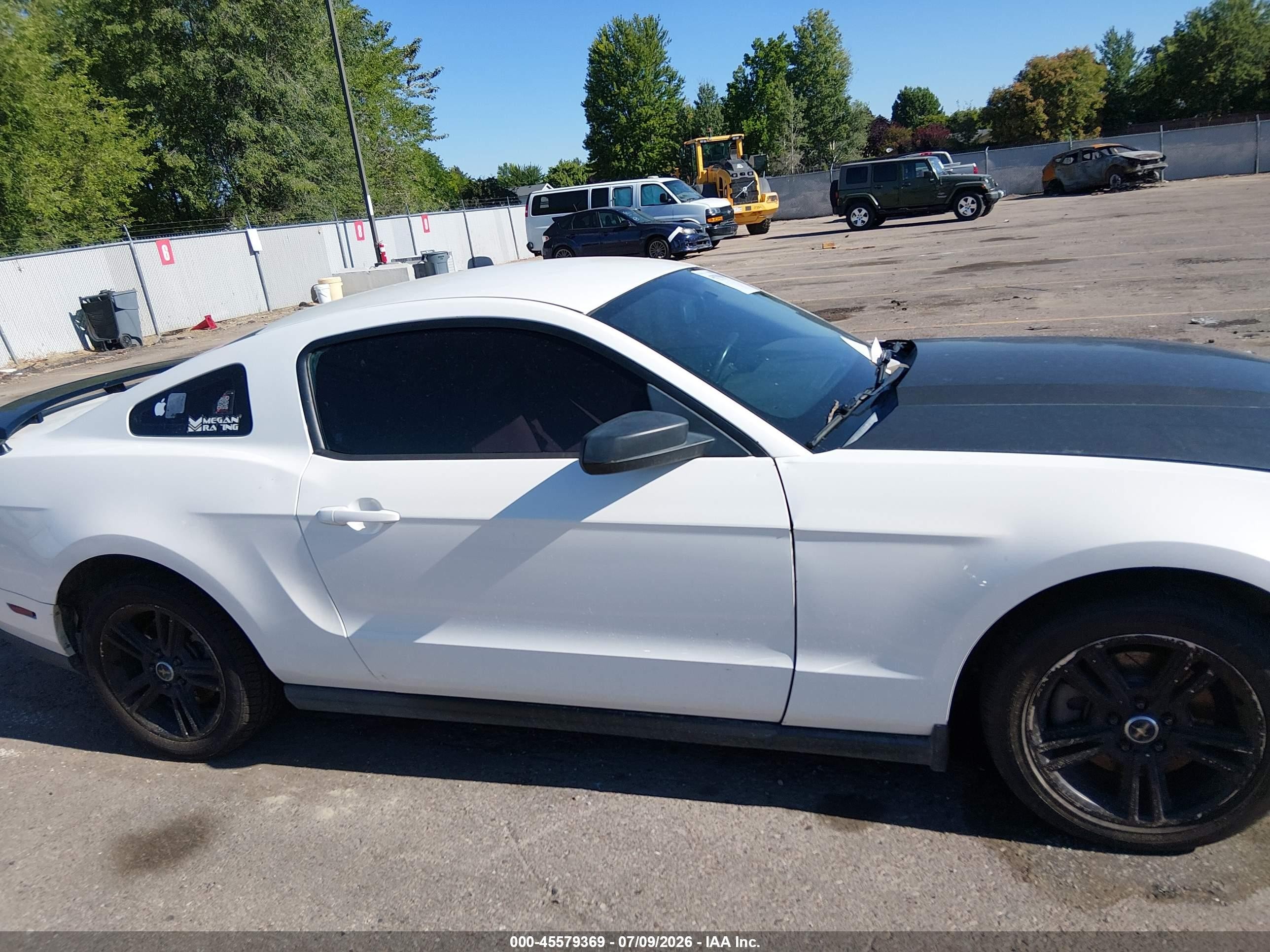 2011 Ford Mustang V6 Premium White vin: 1ZVBP8AM0B5137110