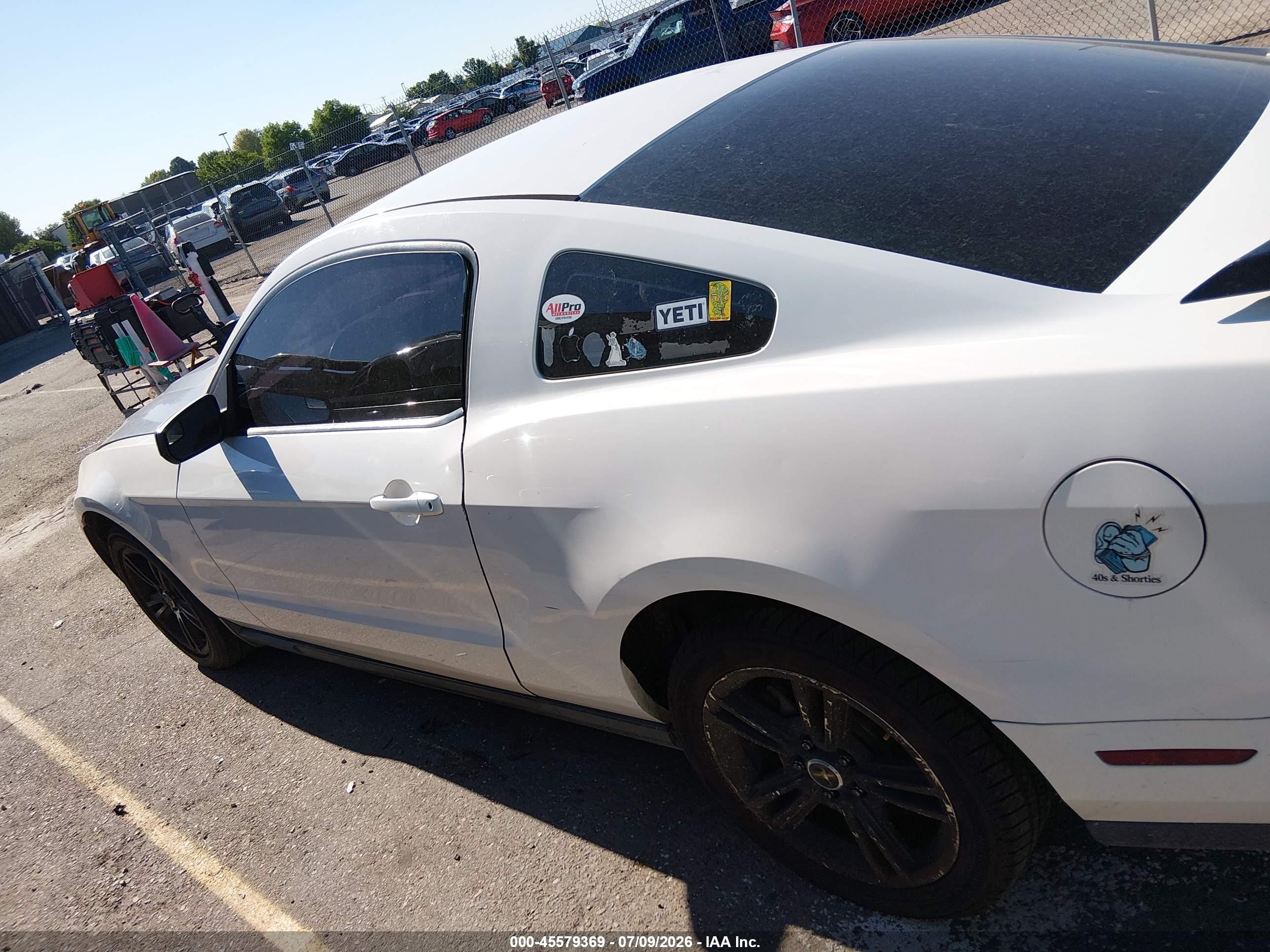 2011 Ford Mustang V6 Premium White vin: 1ZVBP8AM0B5137110