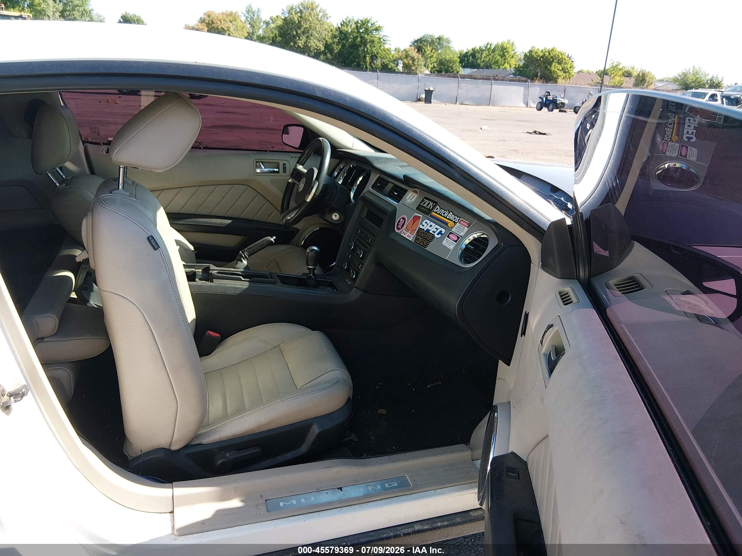 2011 Ford Mustang V6 Premium White vin: 1ZVBP8AM0B5137110