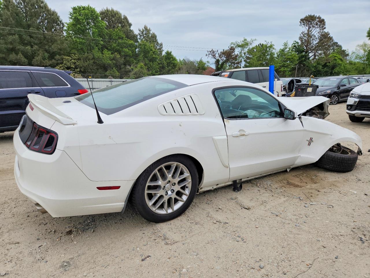 2013 Ford Mustang White vin: 1ZVBP8AM0D5249134
