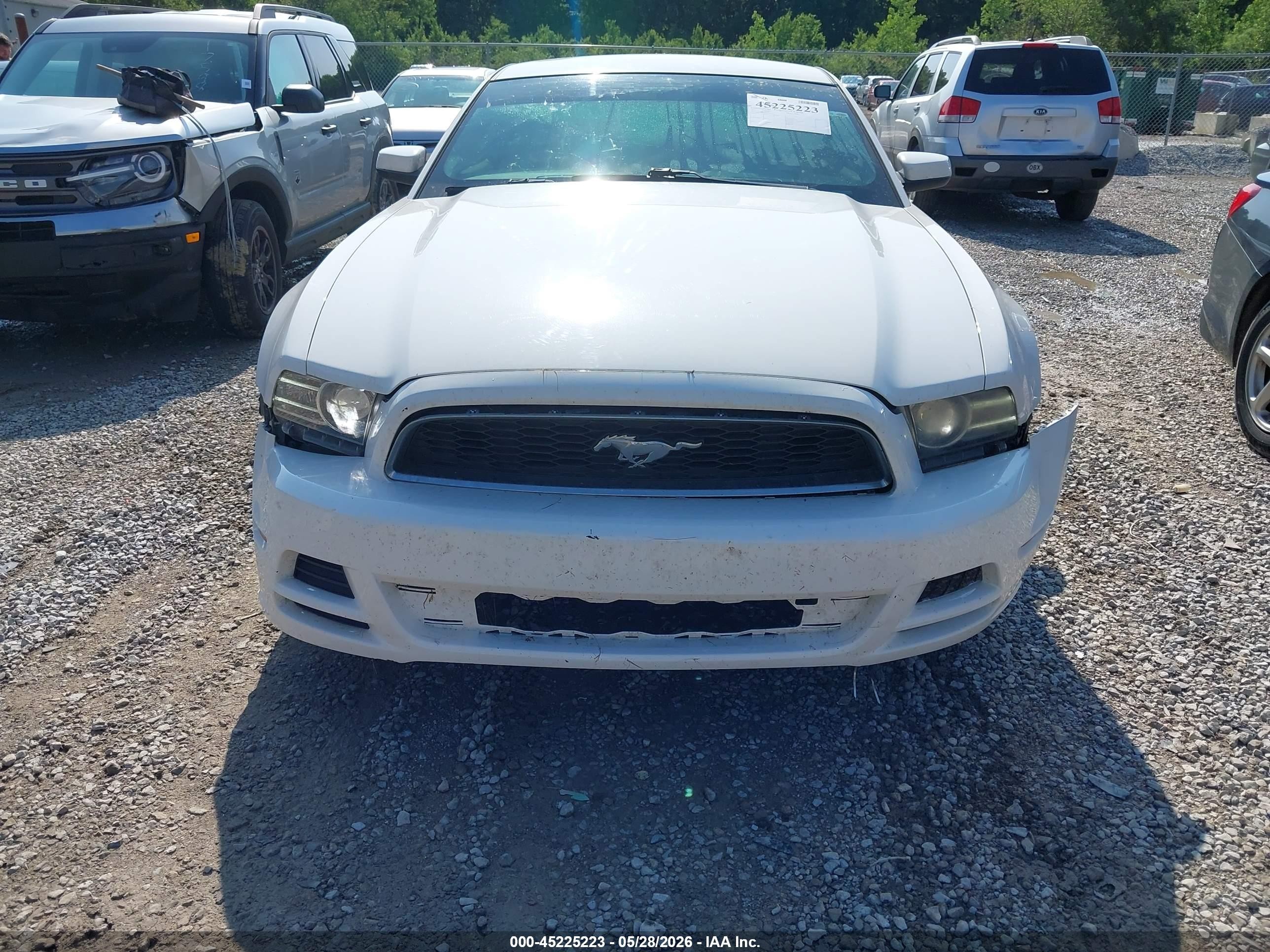2013 Ford Mustang V6 Premium White vin: 1ZVBP8AM0D5260425