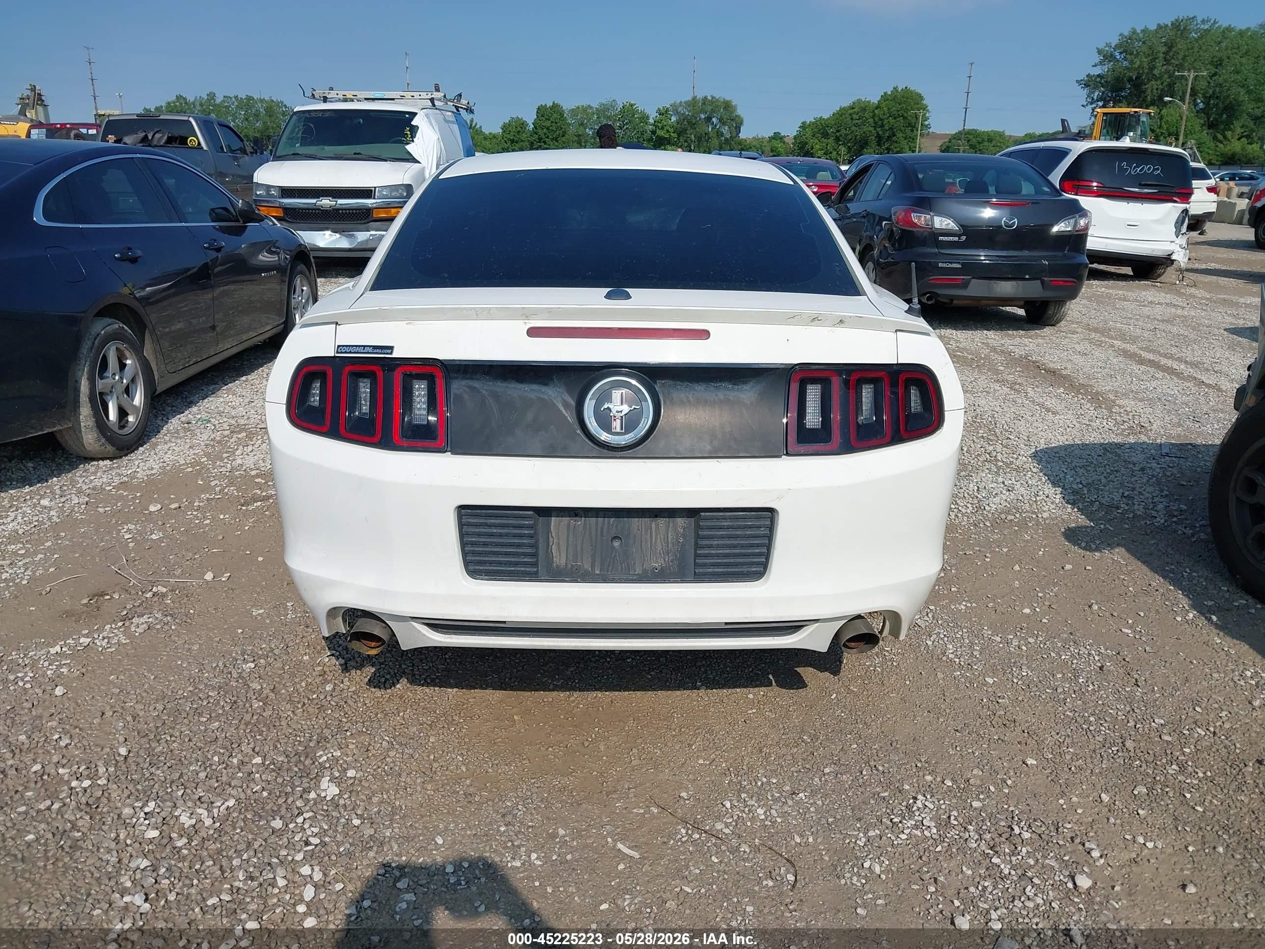 2013 Ford Mustang V6 Premium White vin: 1ZVBP8AM0D5260425