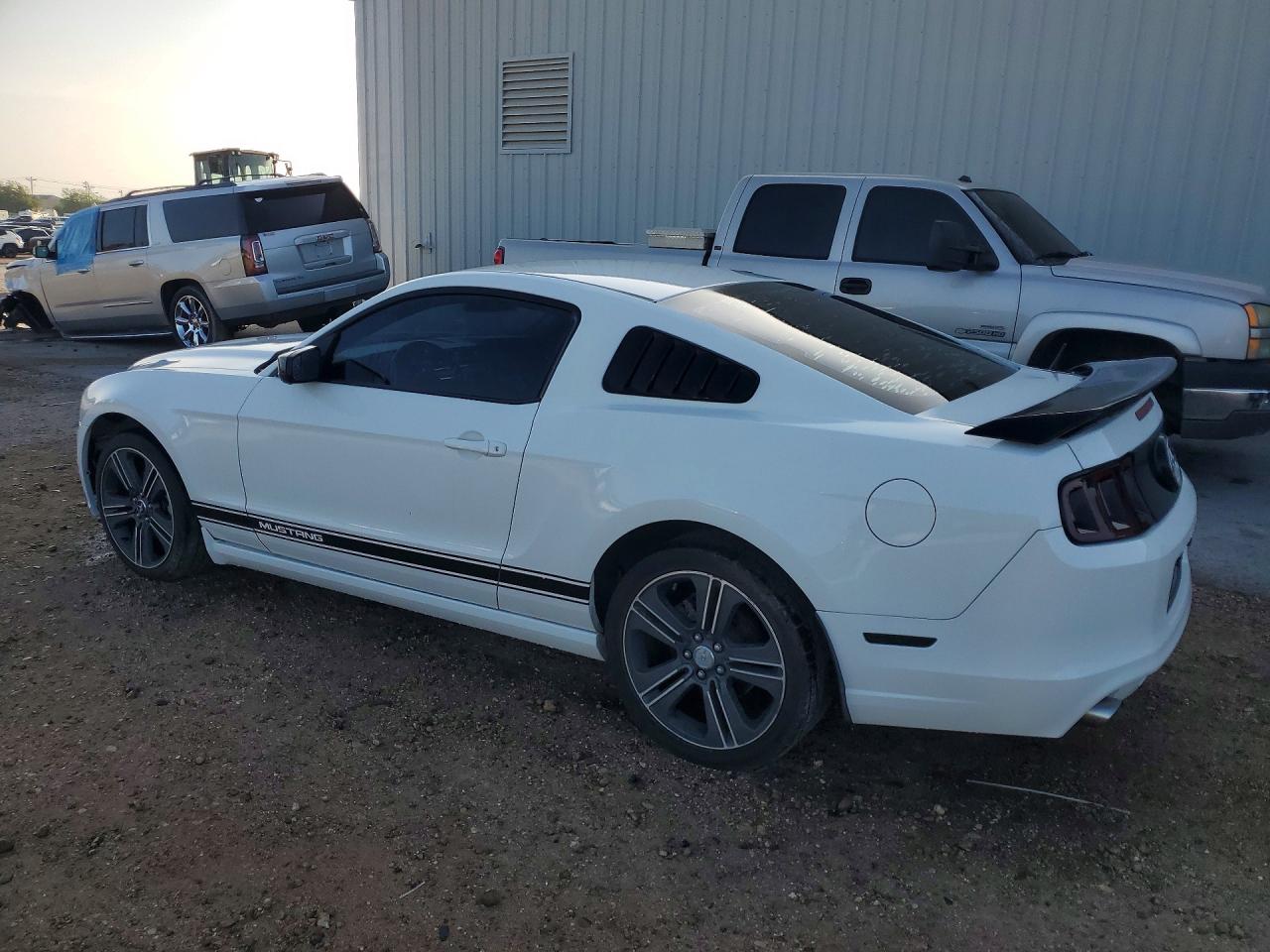 2013 Ford Mustang White vin: 1ZVBP8AM0D5261123