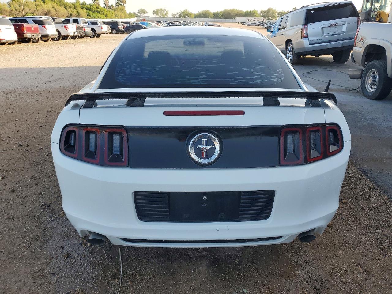 2013 Ford Mustang White vin: 1ZVBP8AM0D5261123