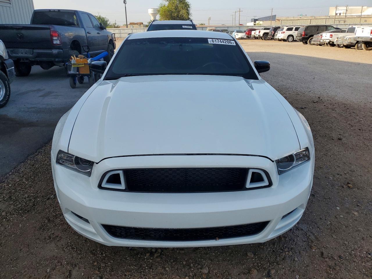2013 Ford Mustang White vin: 1ZVBP8AM0D5261123