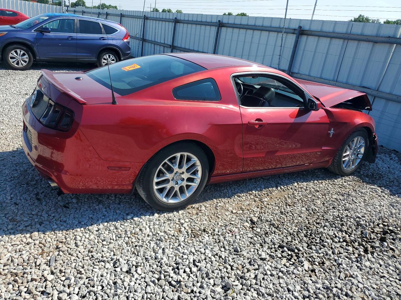 2014 Ford Mustang Красный vin: 1ZVBP8AM0E5211548