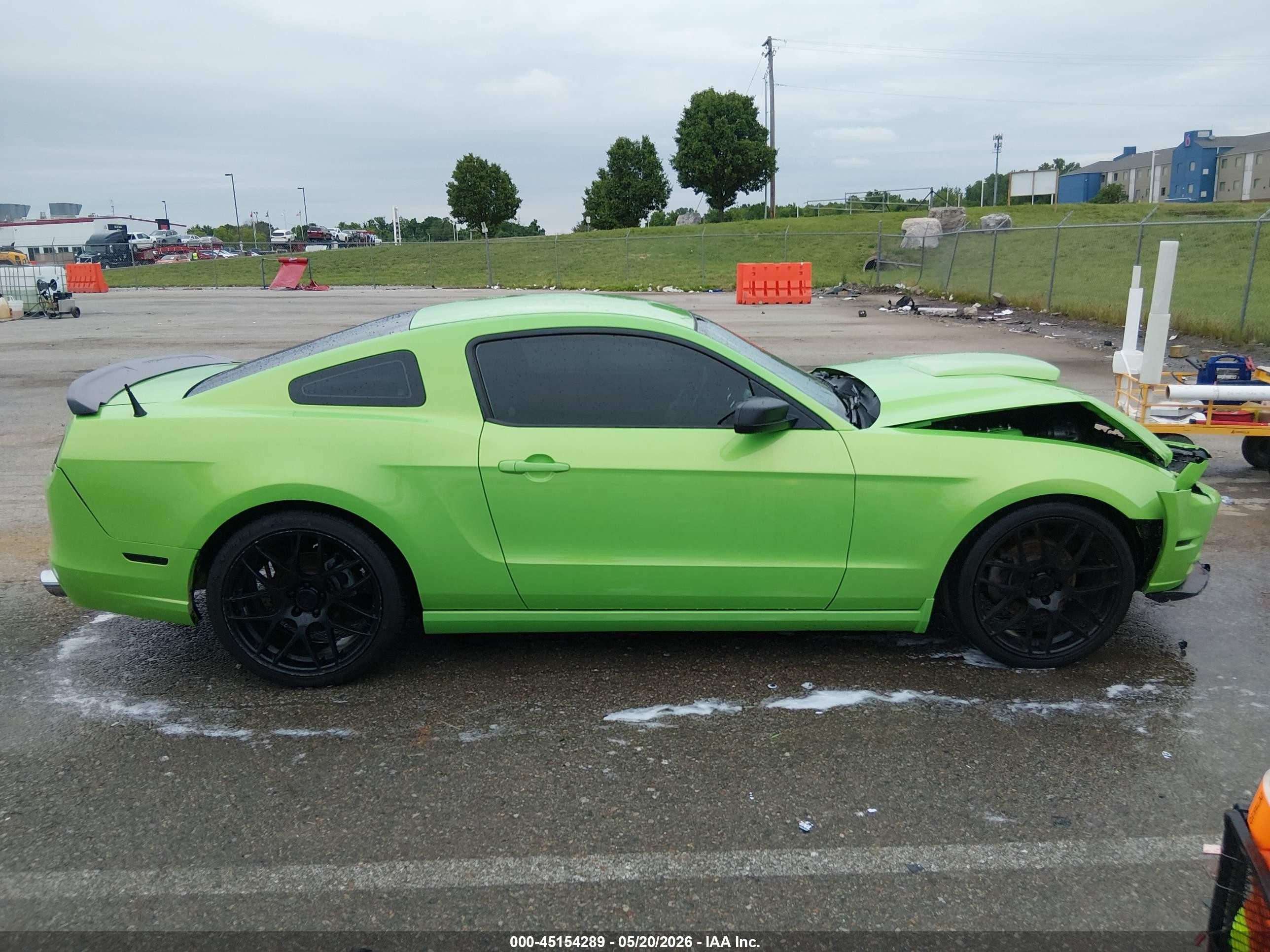 2014 Ford Mustang V6 Green vin: 1ZVBP8AM0E5224347