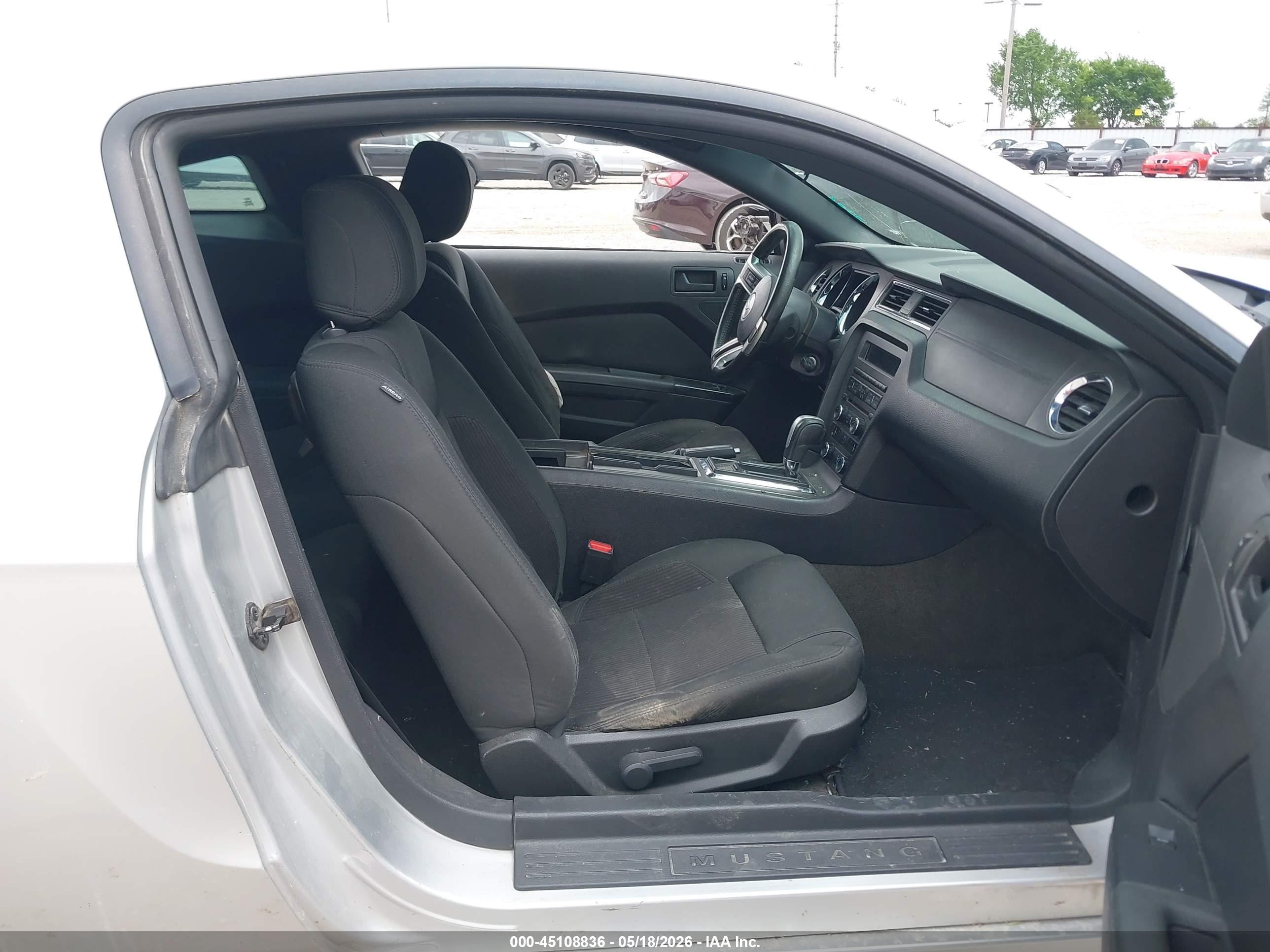 2014 Ford Mustang V6 Серебряный vin: 1ZVBP8AM0E5239866