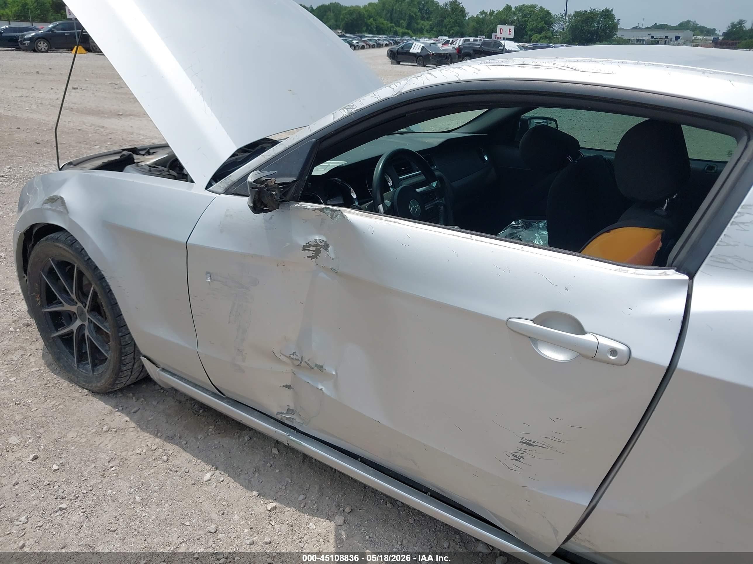 2014 Ford Mustang V6 Серебряный vin: 1ZVBP8AM0E5239866