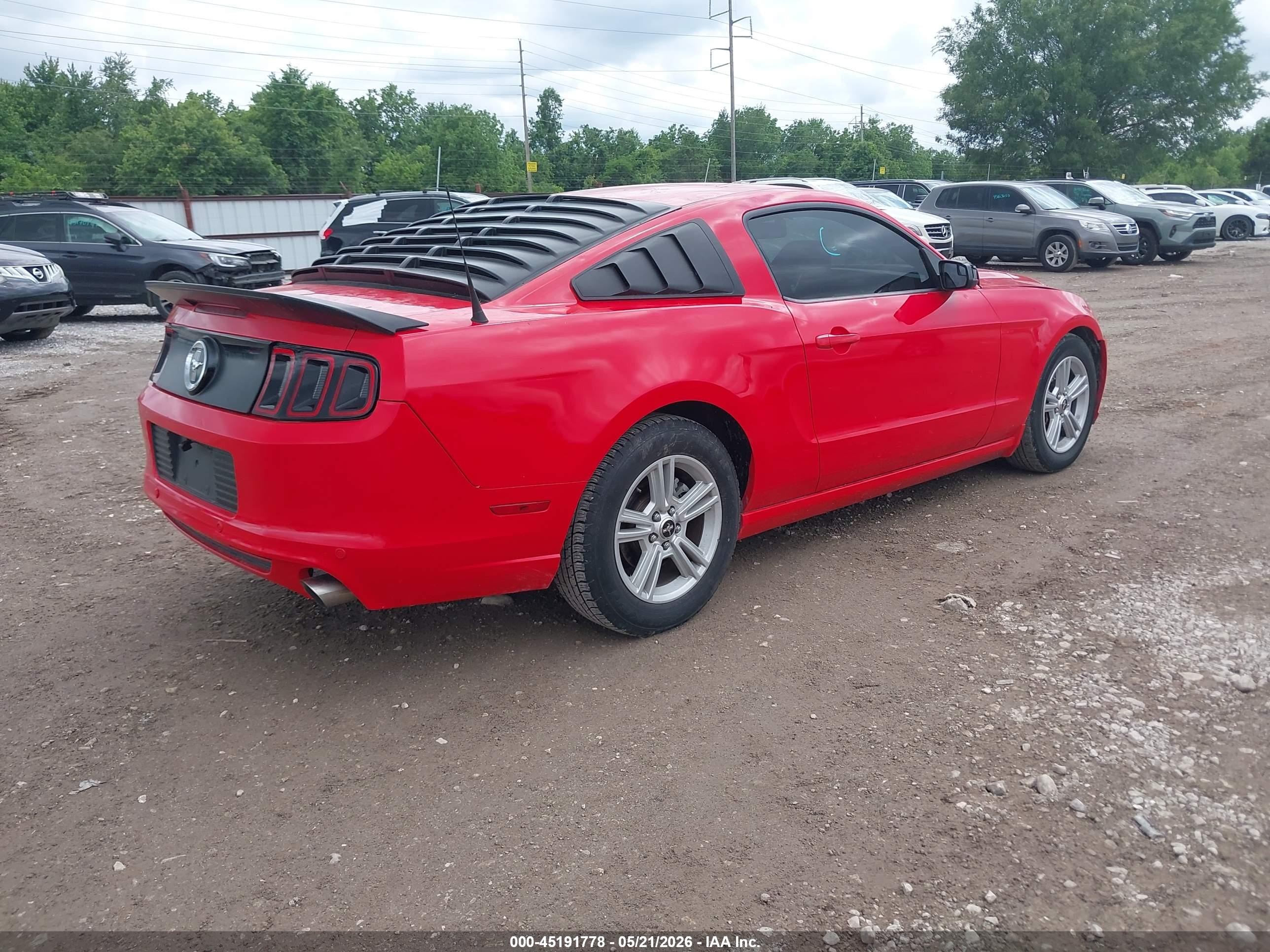 2014 Ford Mustang V6 Red vin: 1ZVBP8AM0E5260717