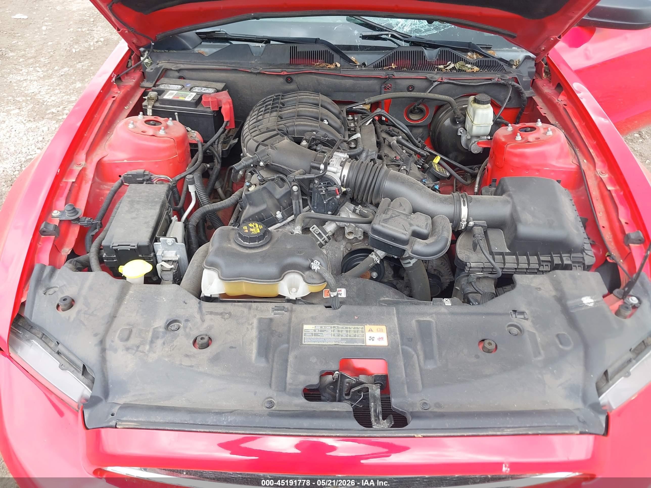 2014 Ford Mustang V6 Red vin: 1ZVBP8AM0E5260717