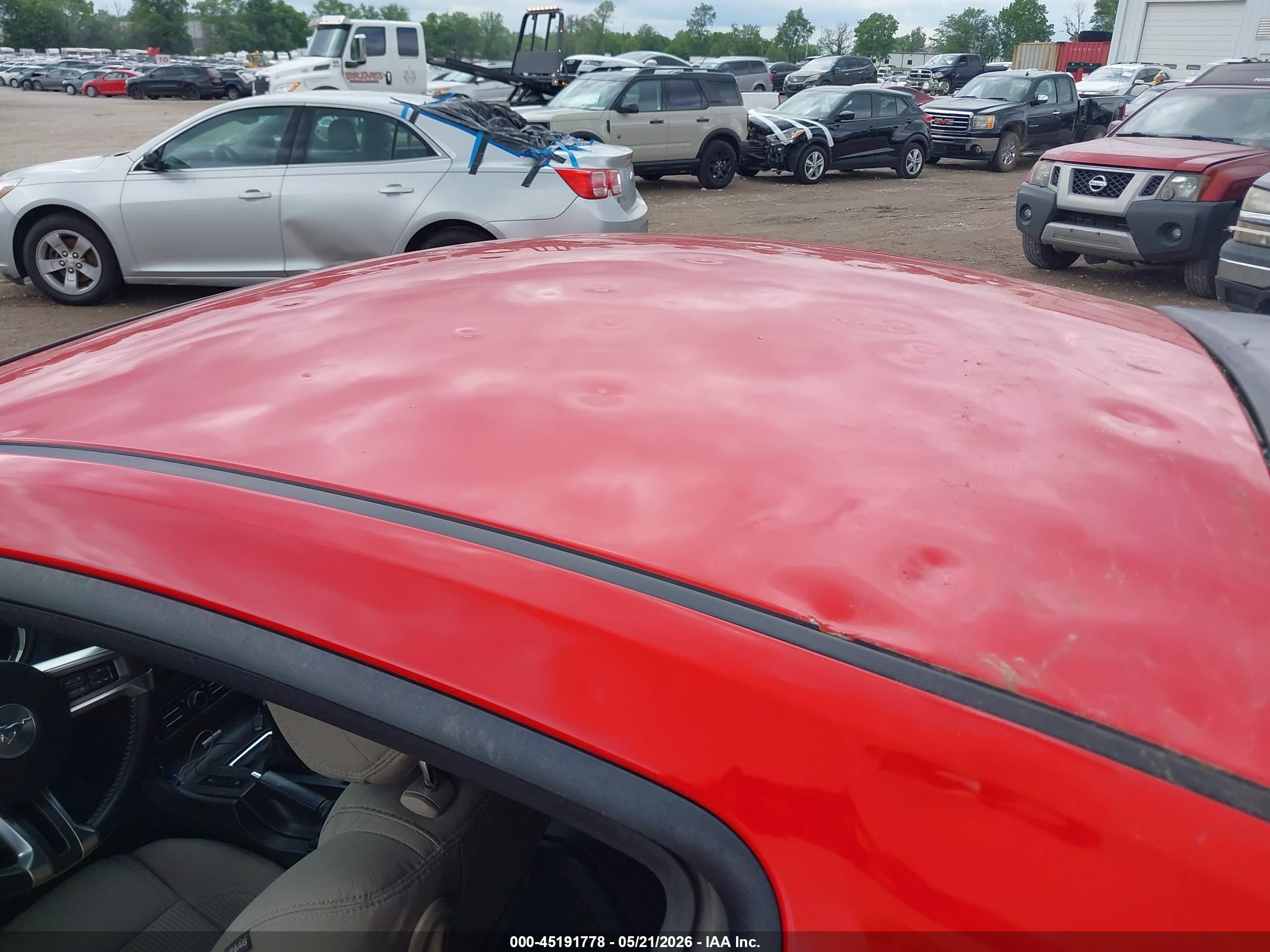 2014 Ford Mustang V6 Red vin: 1ZVBP8AM0E5260717