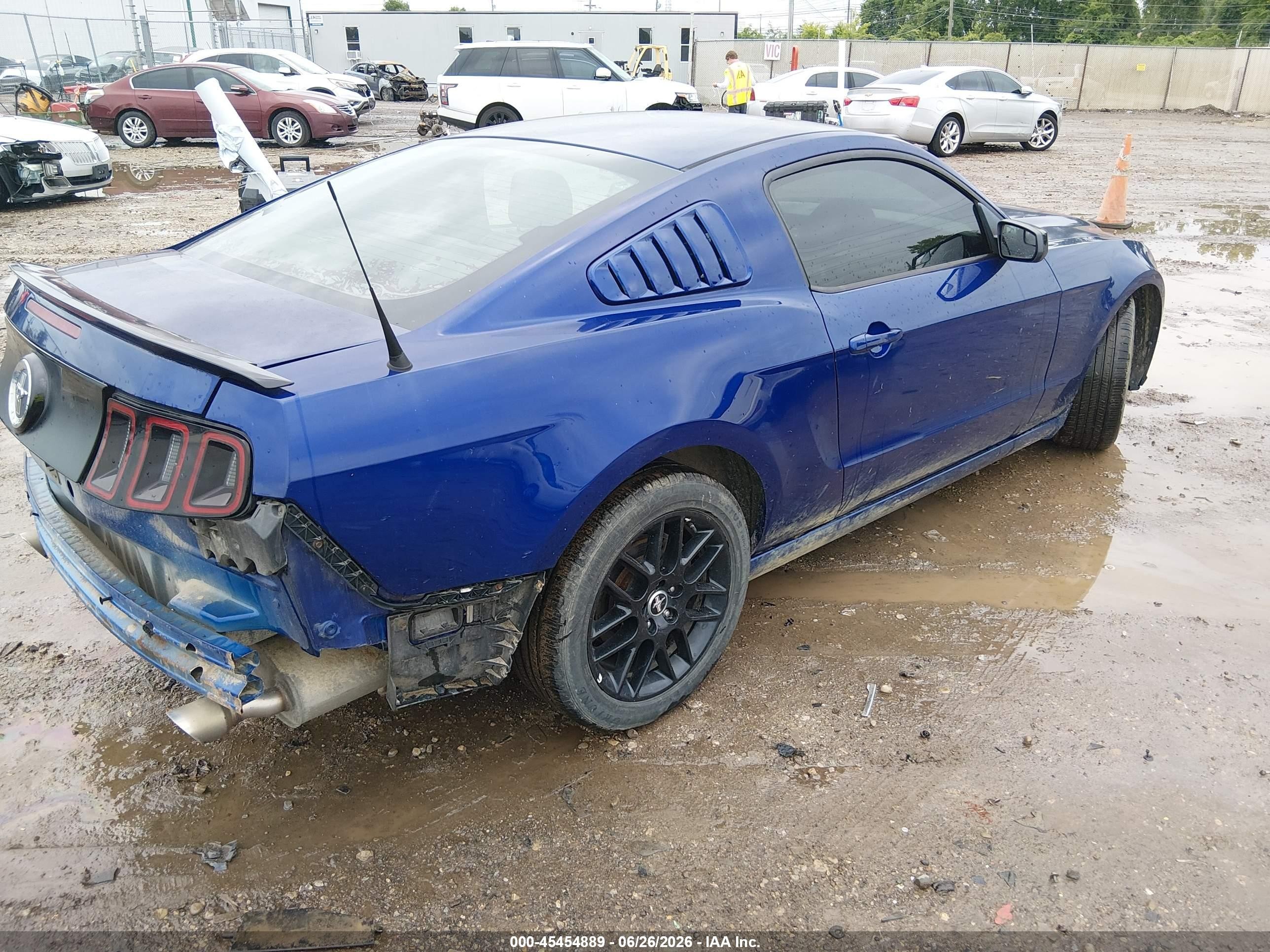 2014 Ford Mustang V6 Синий vin: 1ZVBP8AM0E5260913