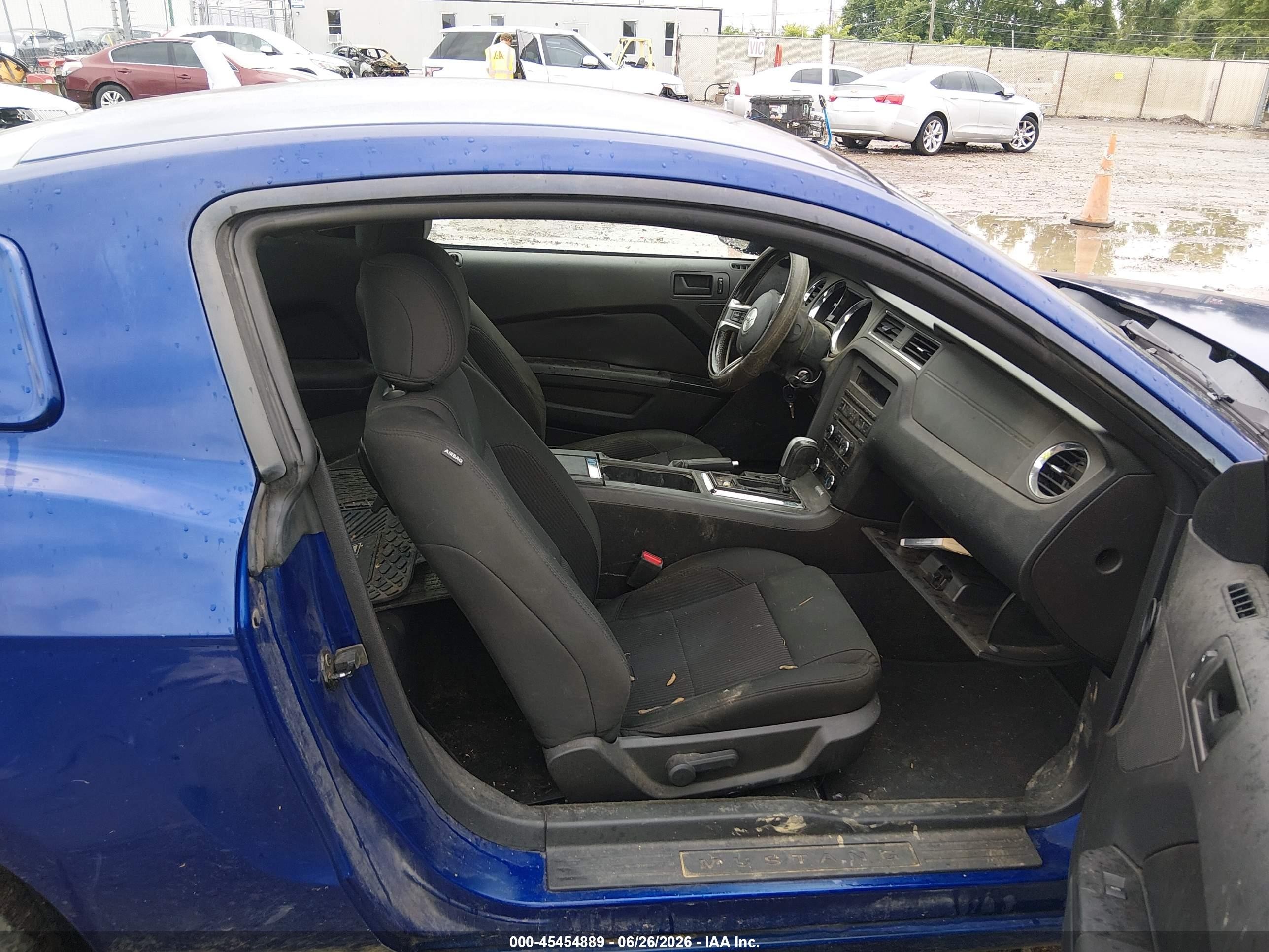 2014 Ford Mustang V6 Синий vin: 1ZVBP8AM0E5260913
