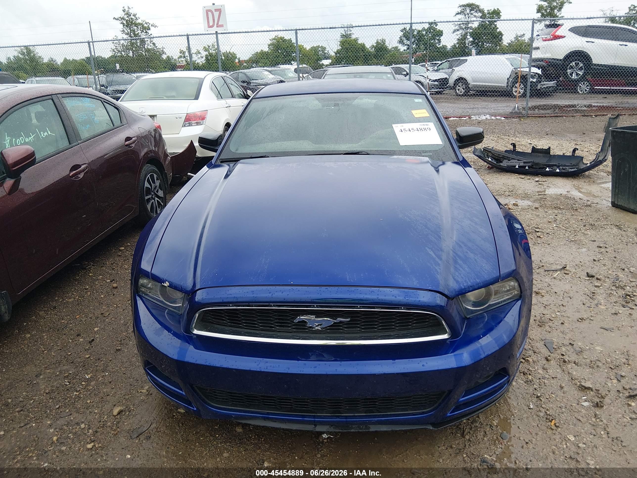 2014 Ford Mustang V6 Синий vin: 1ZVBP8AM0E5260913