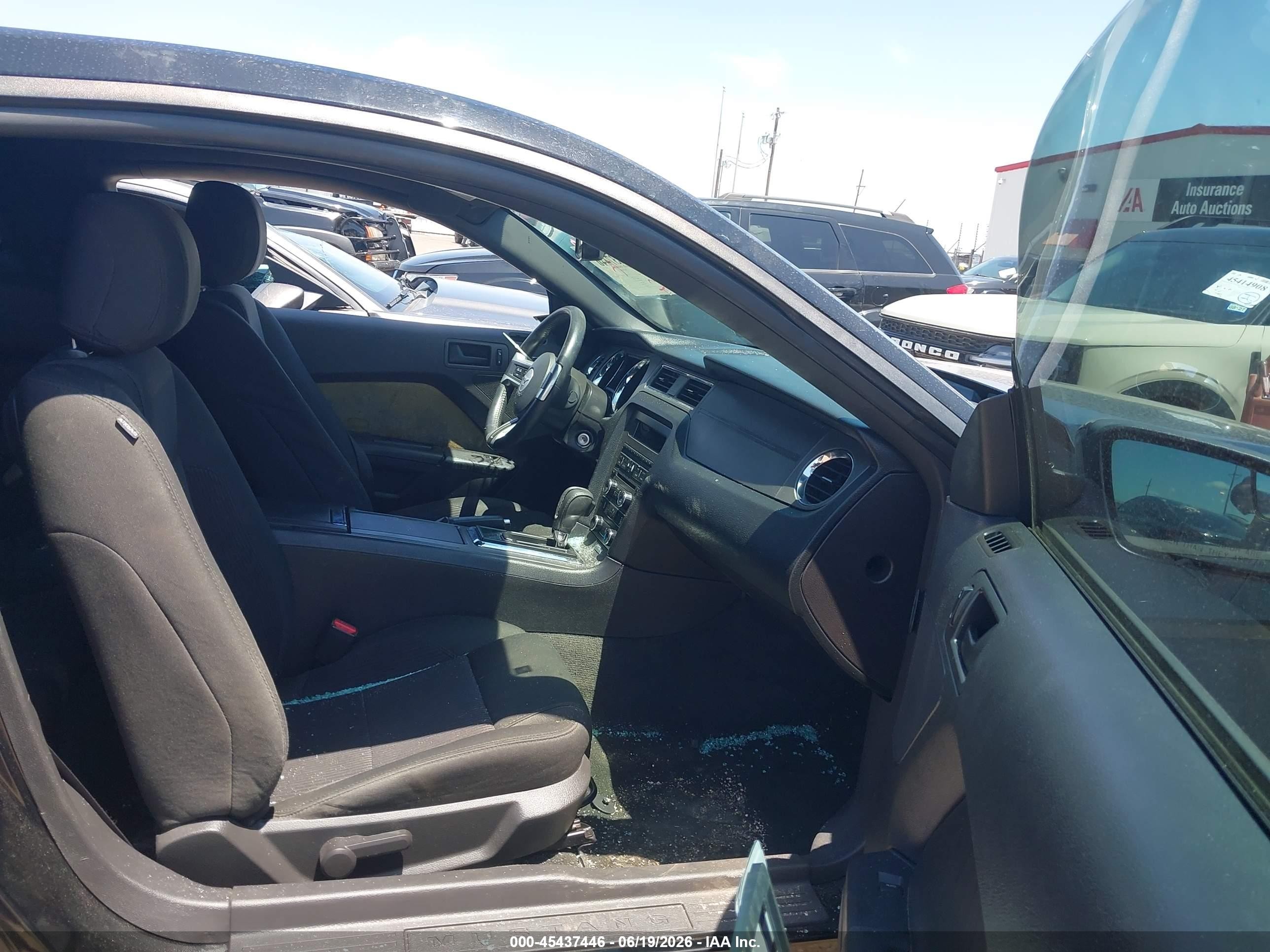 2014 Ford Mustang V6/v6 Premium Black vin: 1ZVBP8AM0E5266274