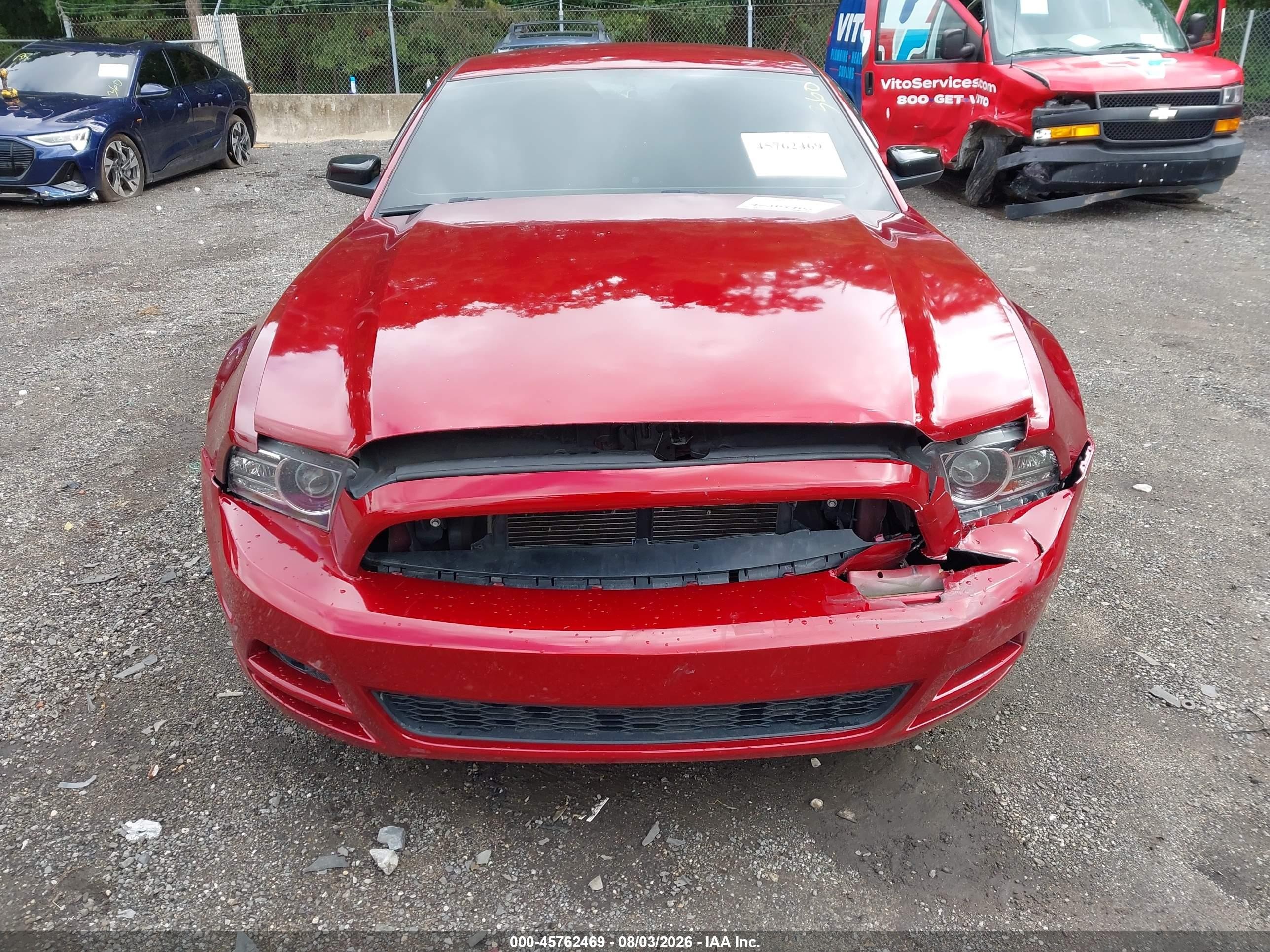 2014 Ford Mustang V6 Red vin: 1ZVBP8AM0E5267926