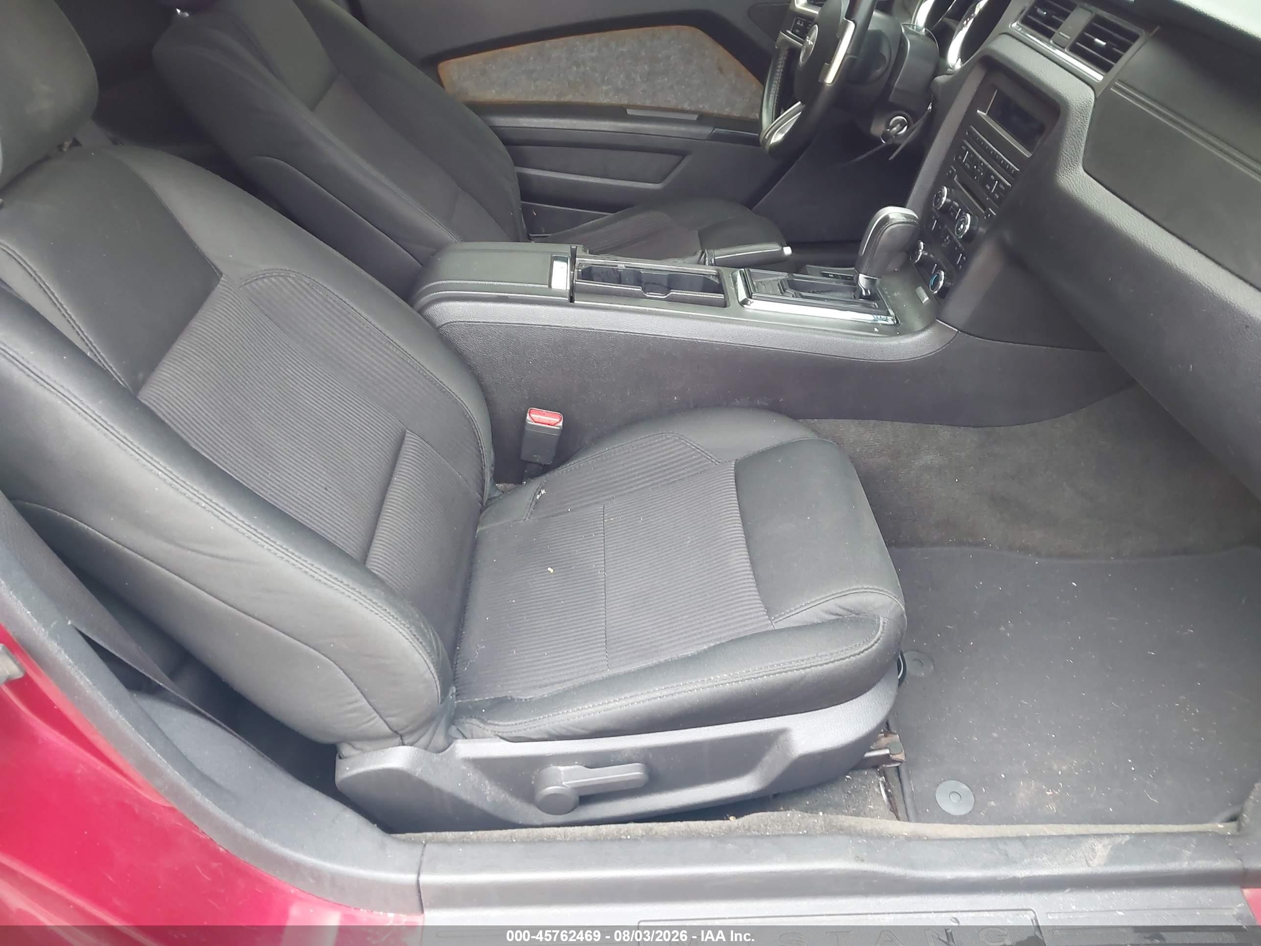 2014 Ford Mustang V6 Red vin: 1ZVBP8AM0E5267926