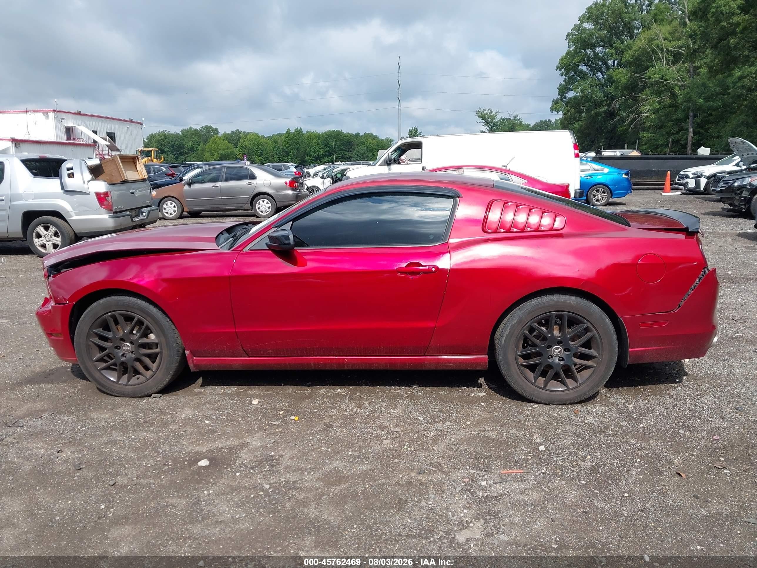 2014 Ford Mustang V6 Red vin: 1ZVBP8AM0E5267926