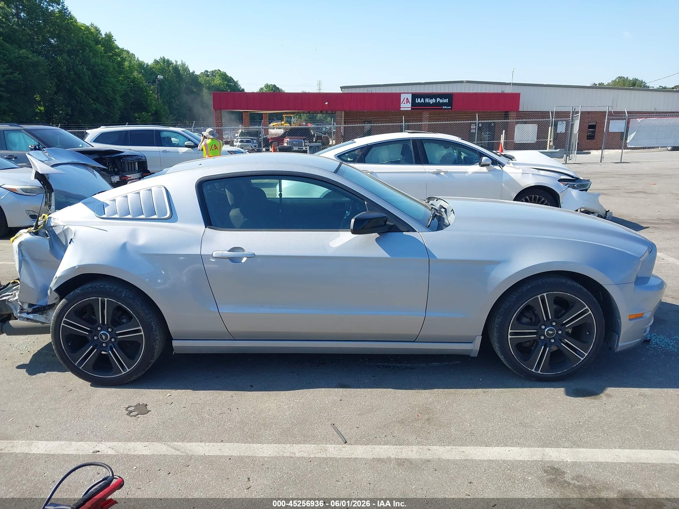 2014 Ford Mustang V6 Серебряный vin: 1ZVBP8AM0E5269417