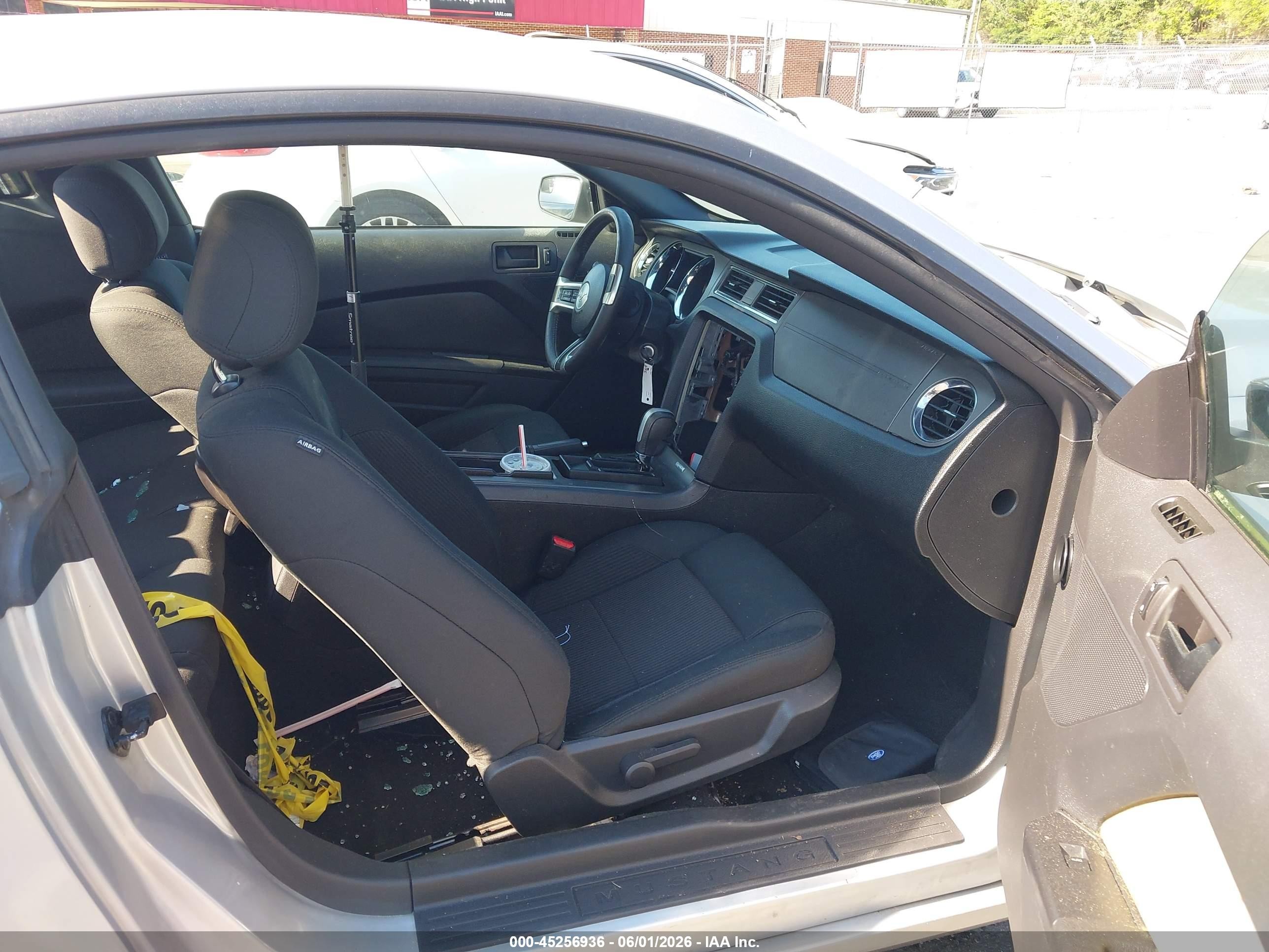 2014 Ford Mustang V6 Серебряный vin: 1ZVBP8AM0E5269417