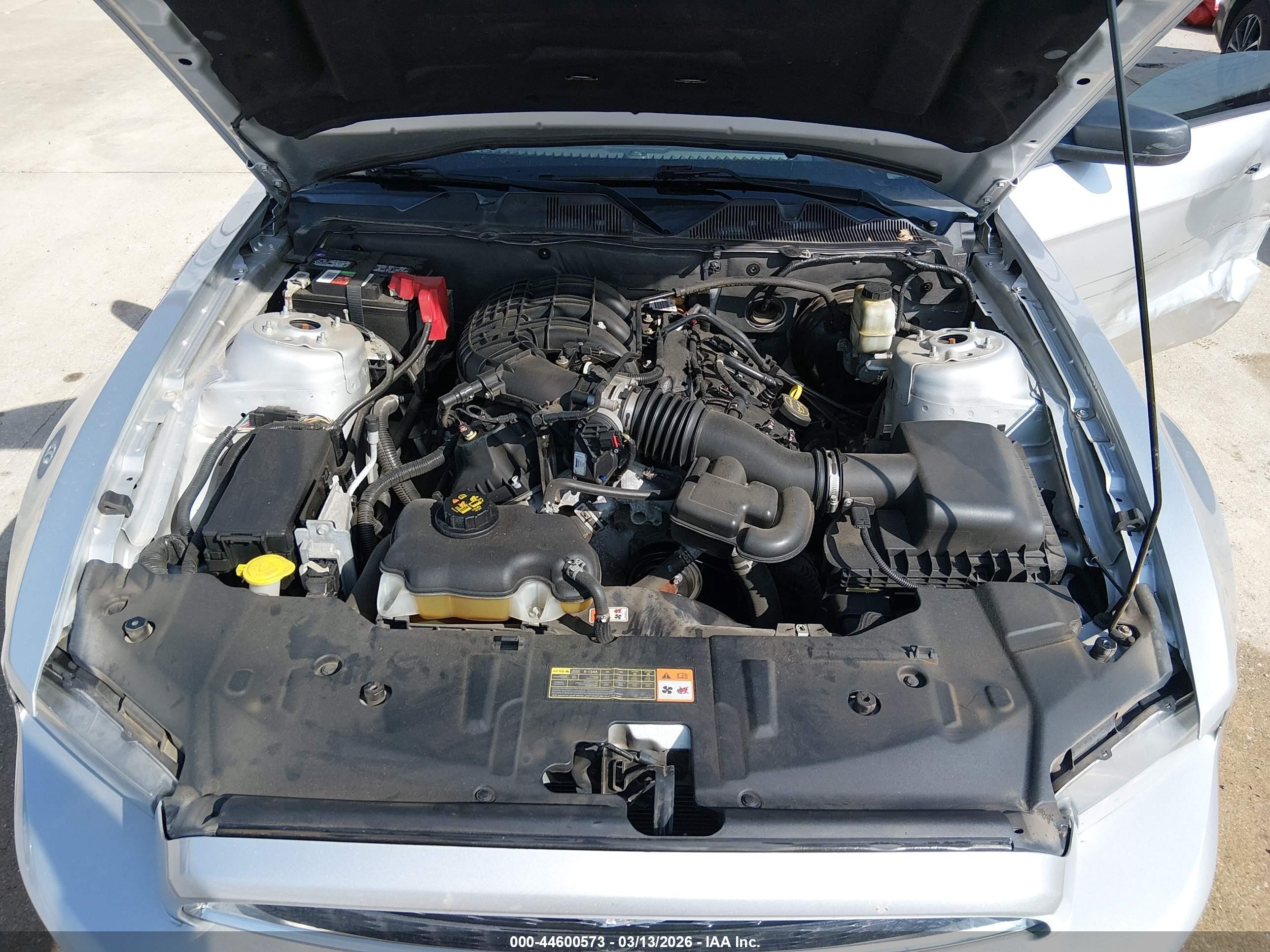2014 Ford Mustang V6 Серебряный vin: 1ZVBP8AM0E5278120