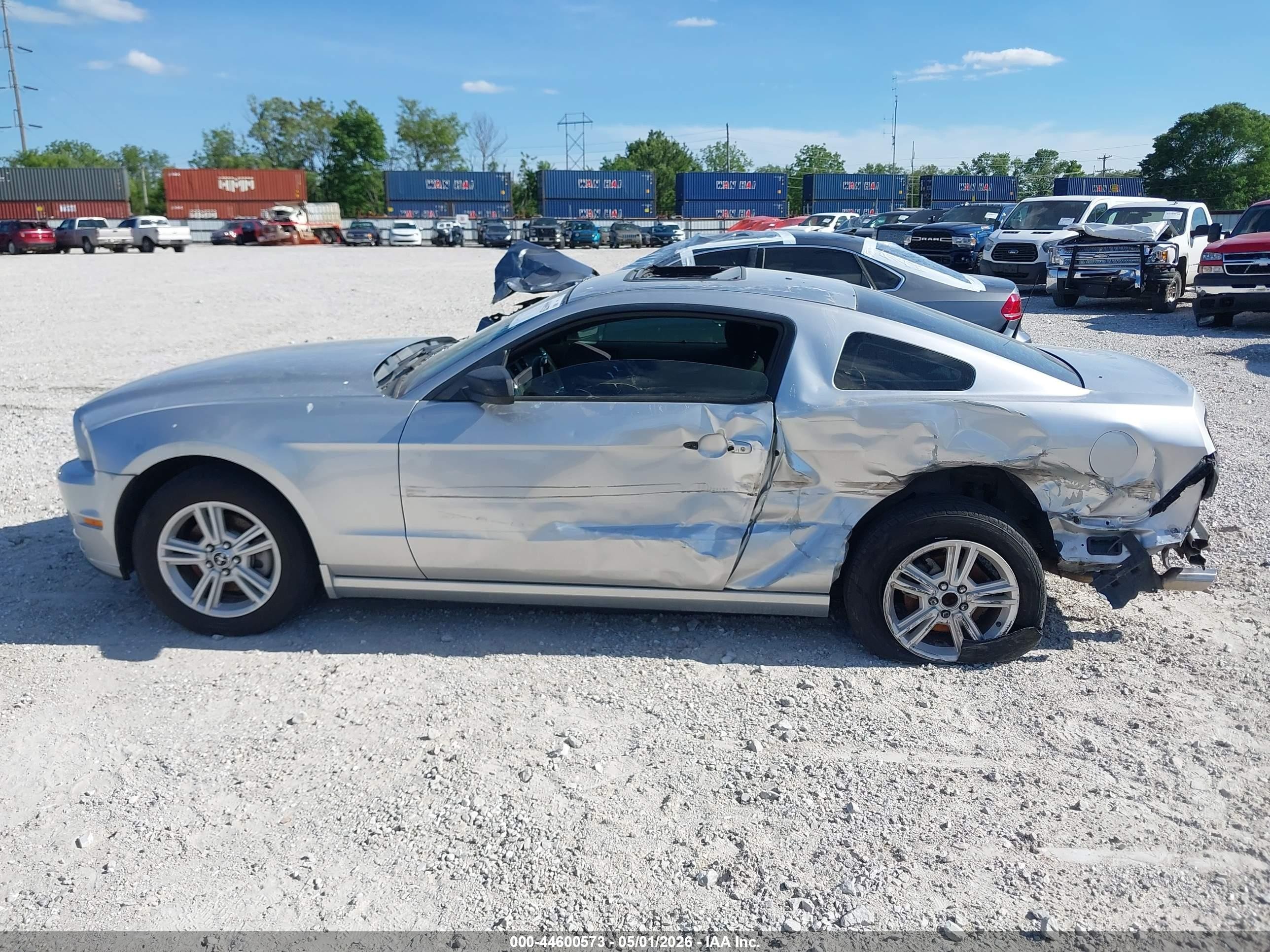 2014 Ford Mustang V6 Серебряный vin: 1ZVBP8AM0E5278120