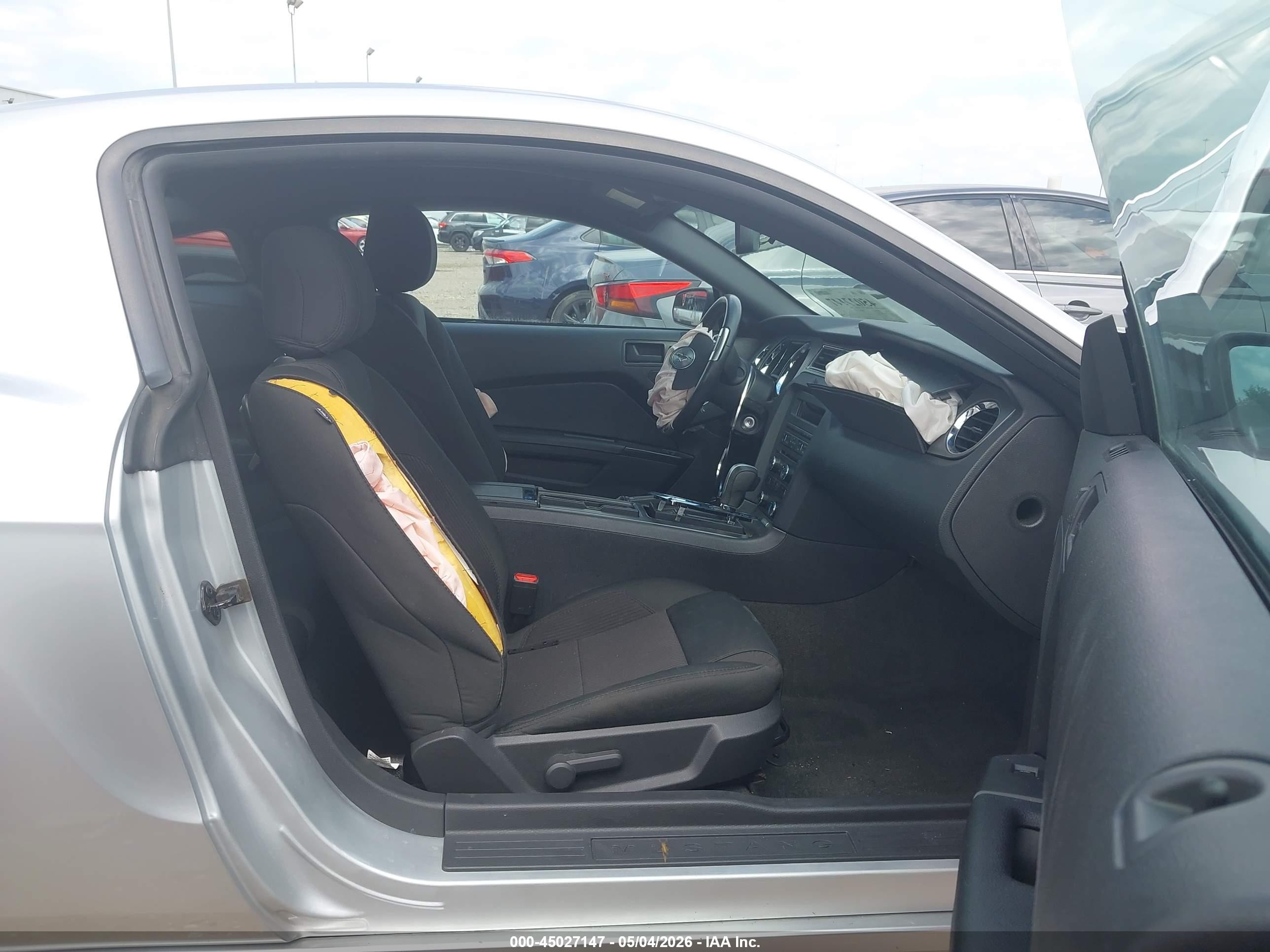 2014 Ford Mustang V6 Silver vin: 1ZVBP8AM0E5306045