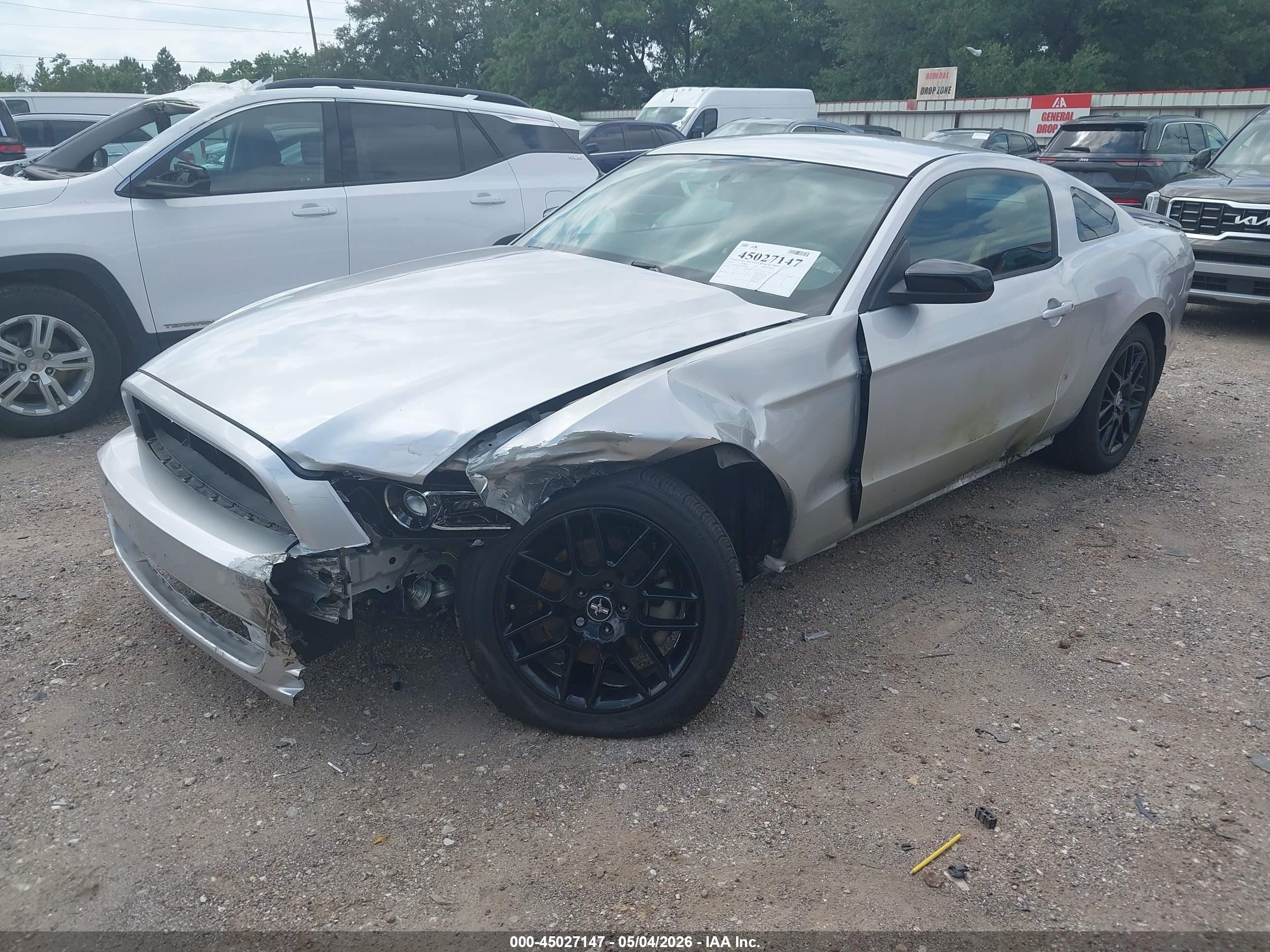 2014 Ford Mustang V6 Silver vin: 1ZVBP8AM0E5306045