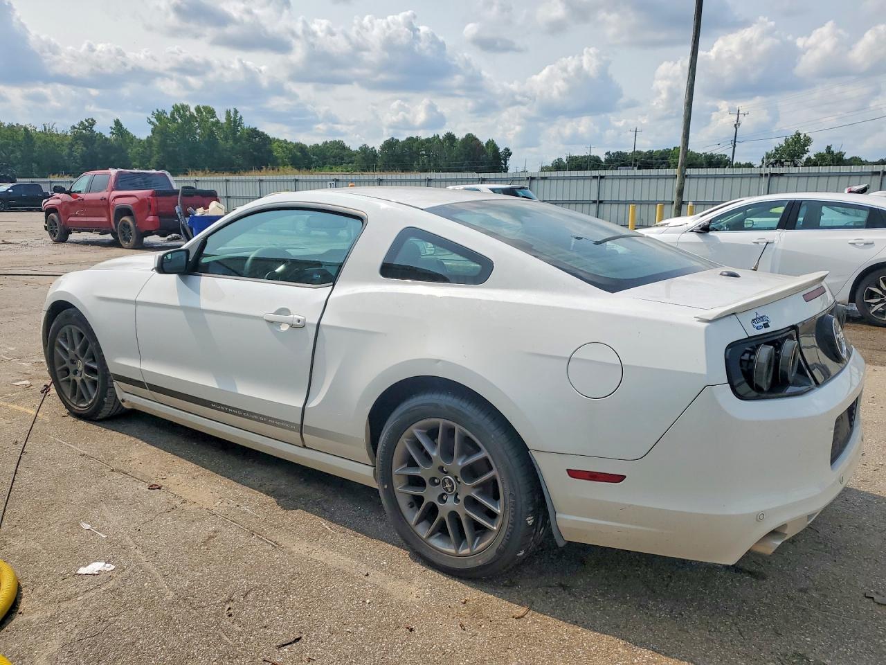2014 Ford Mustang Белый vin: 1ZVBP8AM0E5312962