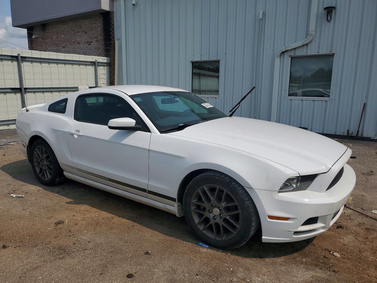 2014 Ford Mustang Белый vin: 1ZVBP8AM0E5312962